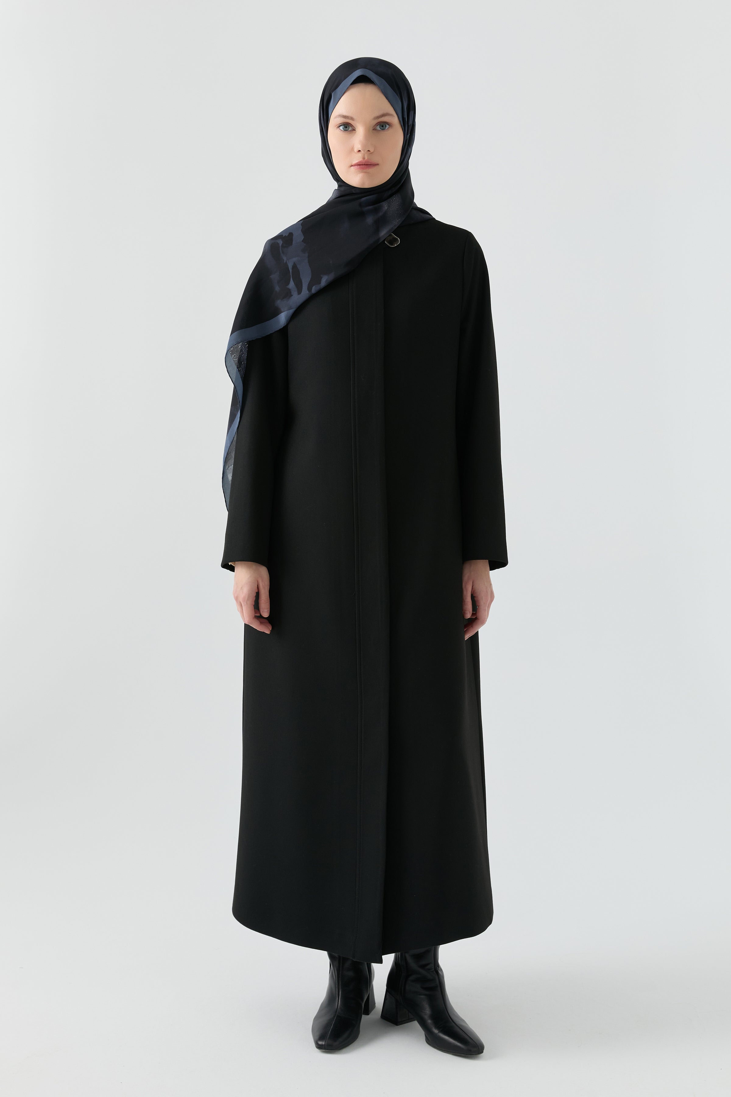 Gizli Pat Düğmeli Basic Manto - Siyah TUGBA