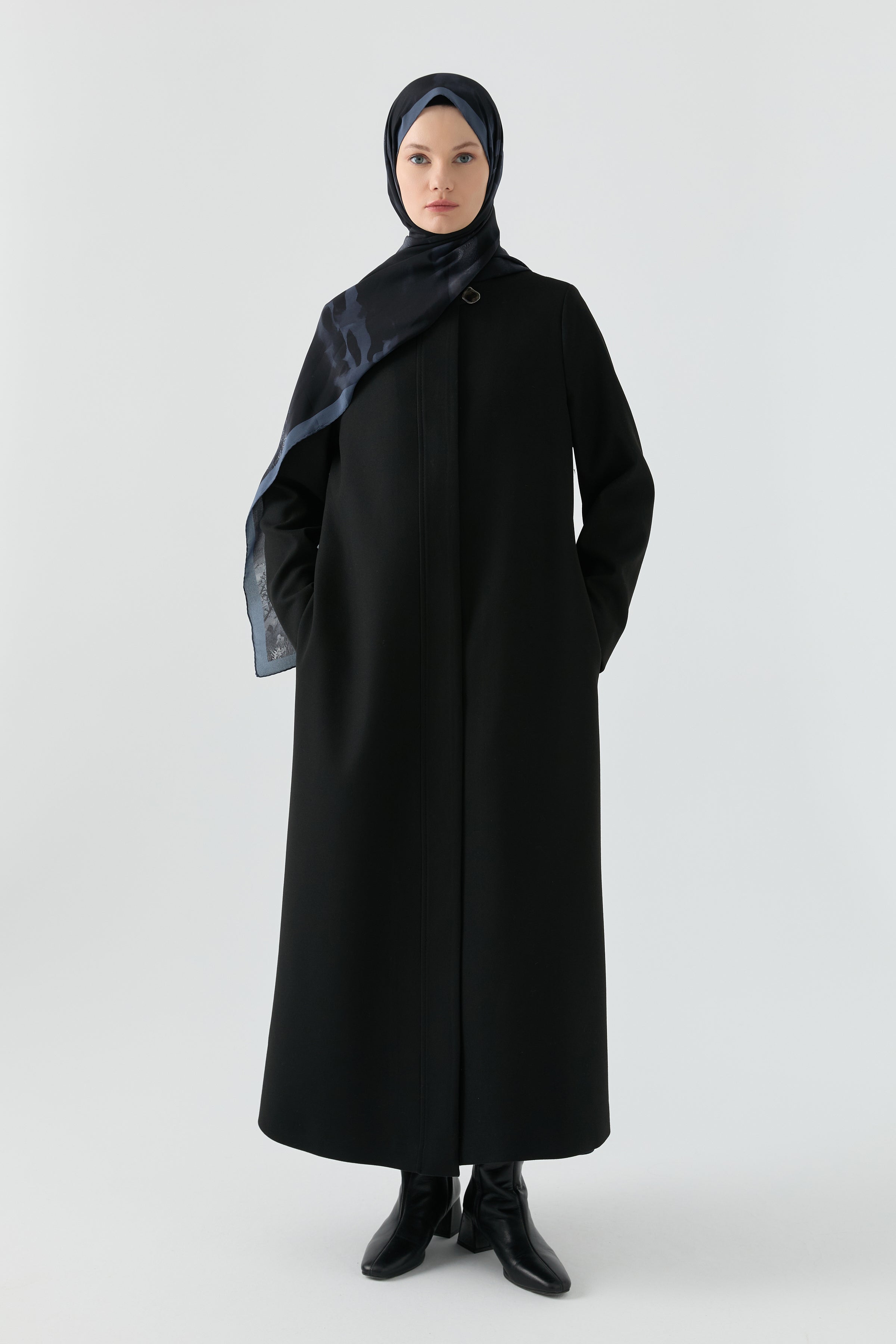 Gizli Pat Düğmeli Basic Manto - Siyah TUGBA