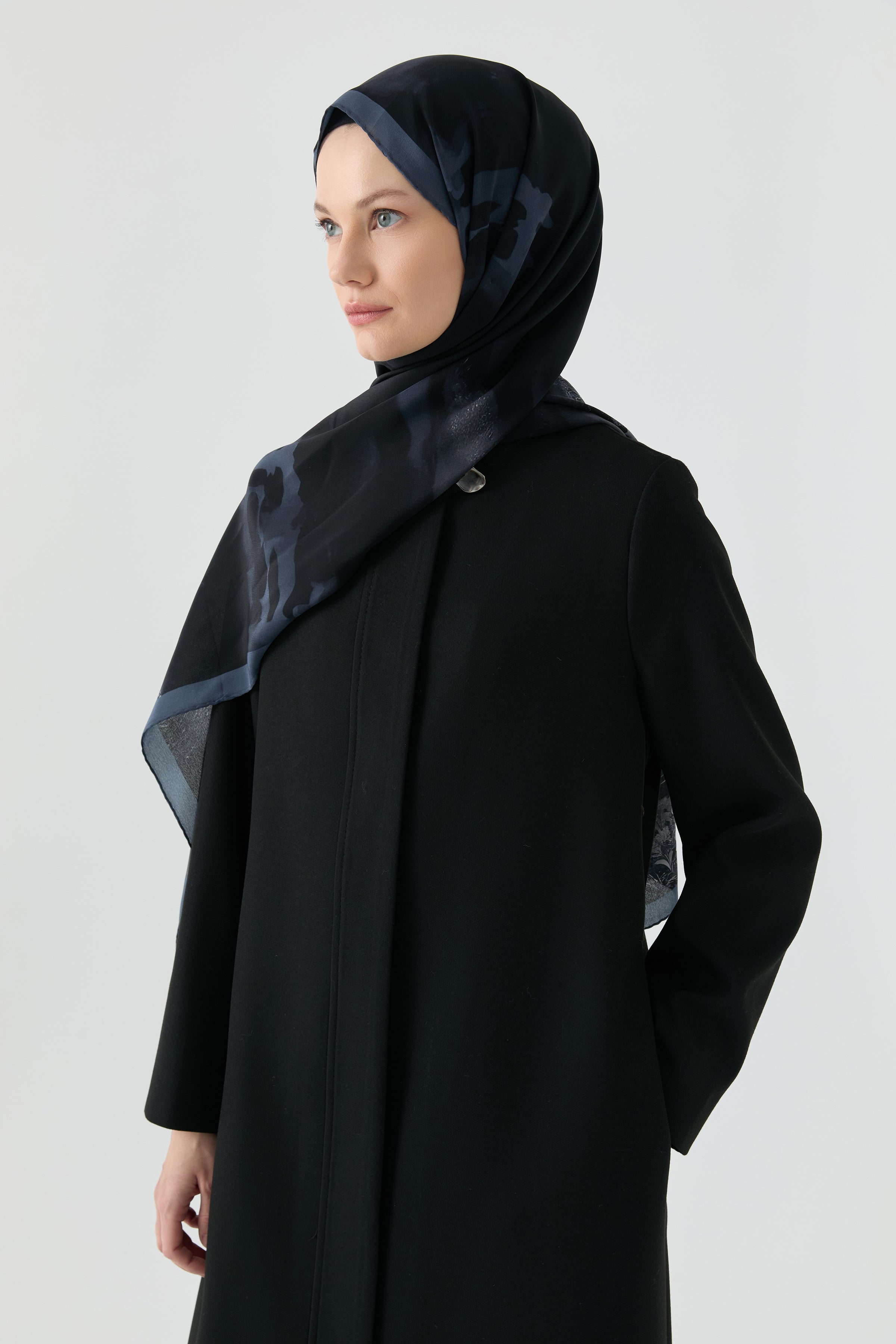 Gizli Pat Düğmeli Basic Manto - Siyah TUGBA