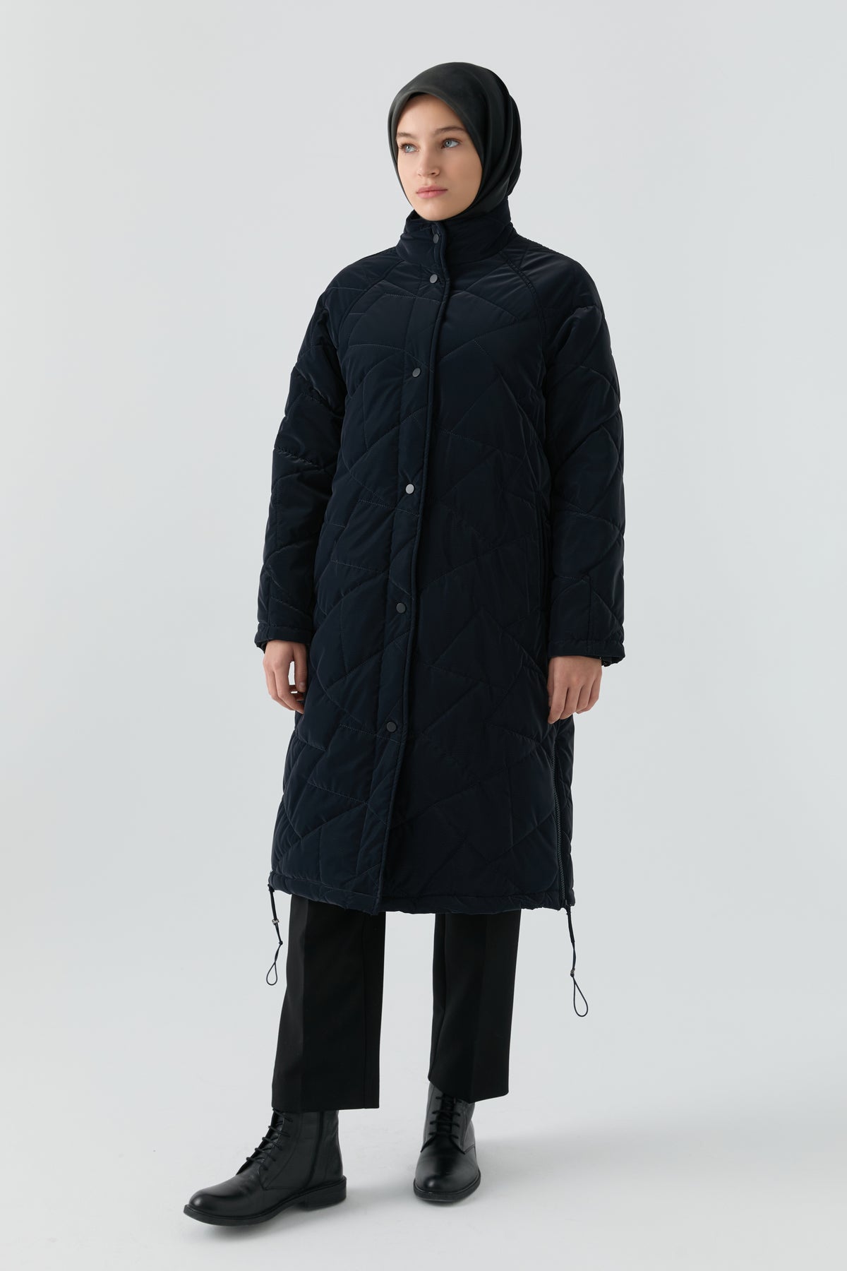 Cam Kırığı Desenli Yırtmaçlı Kapitone Kaban - Lacivert TUGBA
