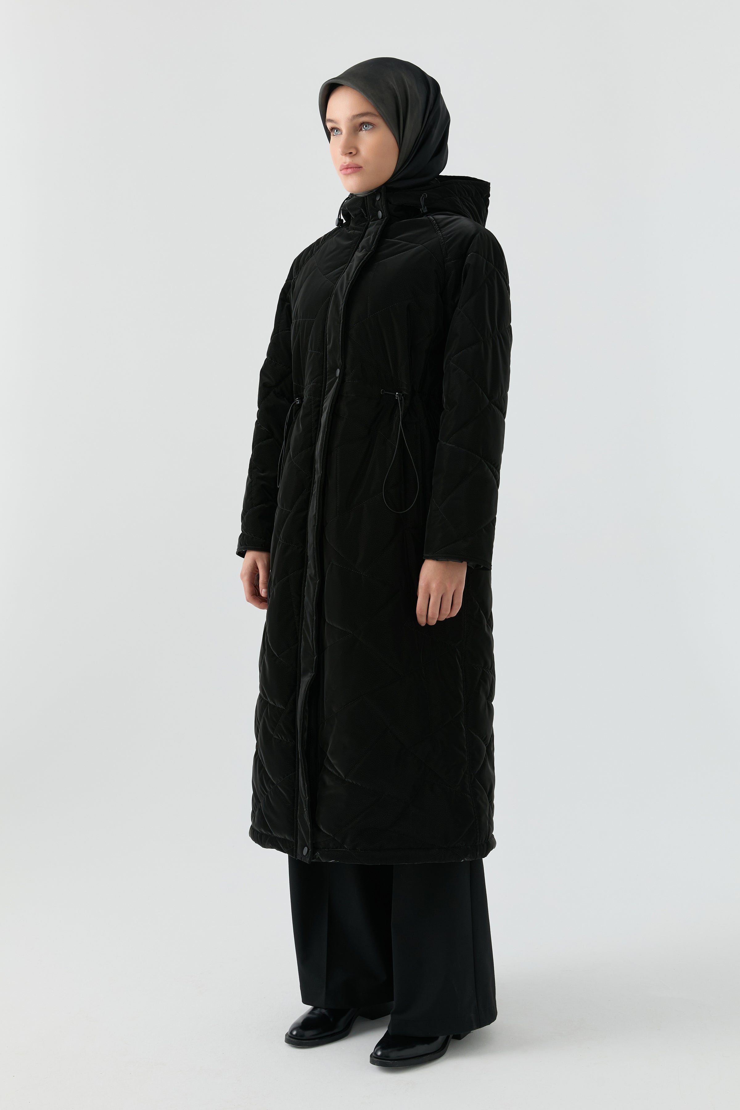 Cam Kırığı Desenli Kapitone Kaban - Siyah TUGBA