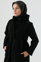 Cam Kırığı Desenli Kapitone Kaban - Siyah TUGBA