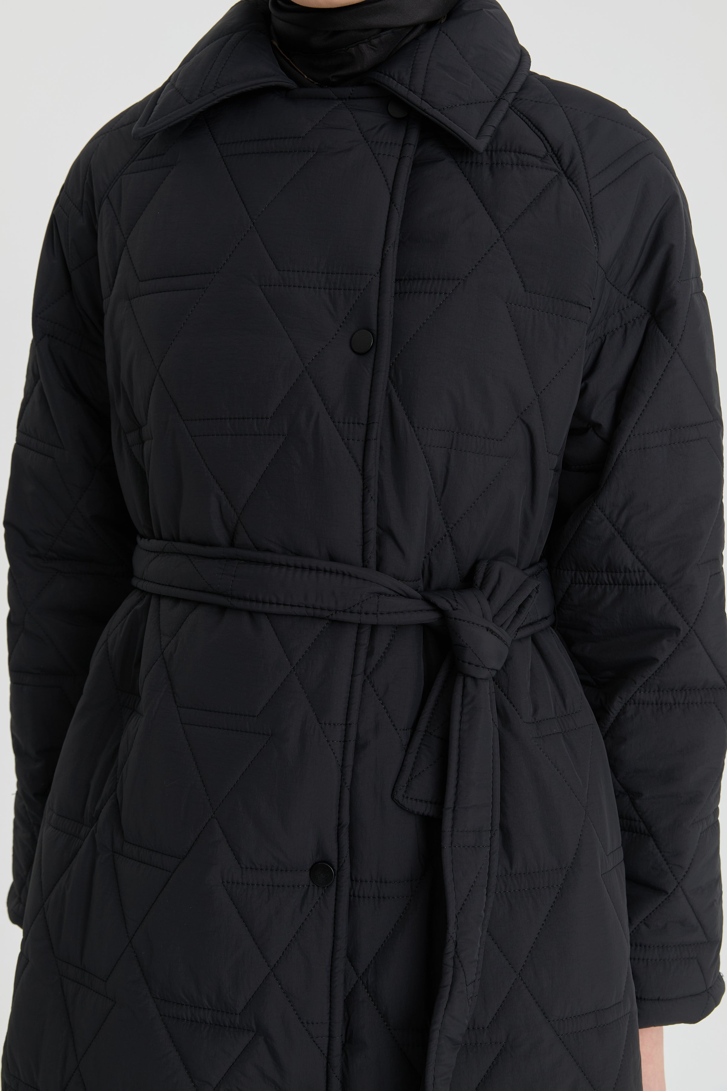 Şömizye Yakalı Manto - Siyah TUGBA