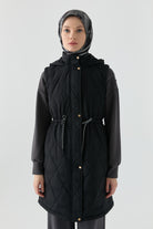 Üçgen Desenli Kapitone Yelek - Siyah TUGBA