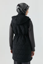 Üçgen Desenli Kapitone Yelek - Siyah TUGBA