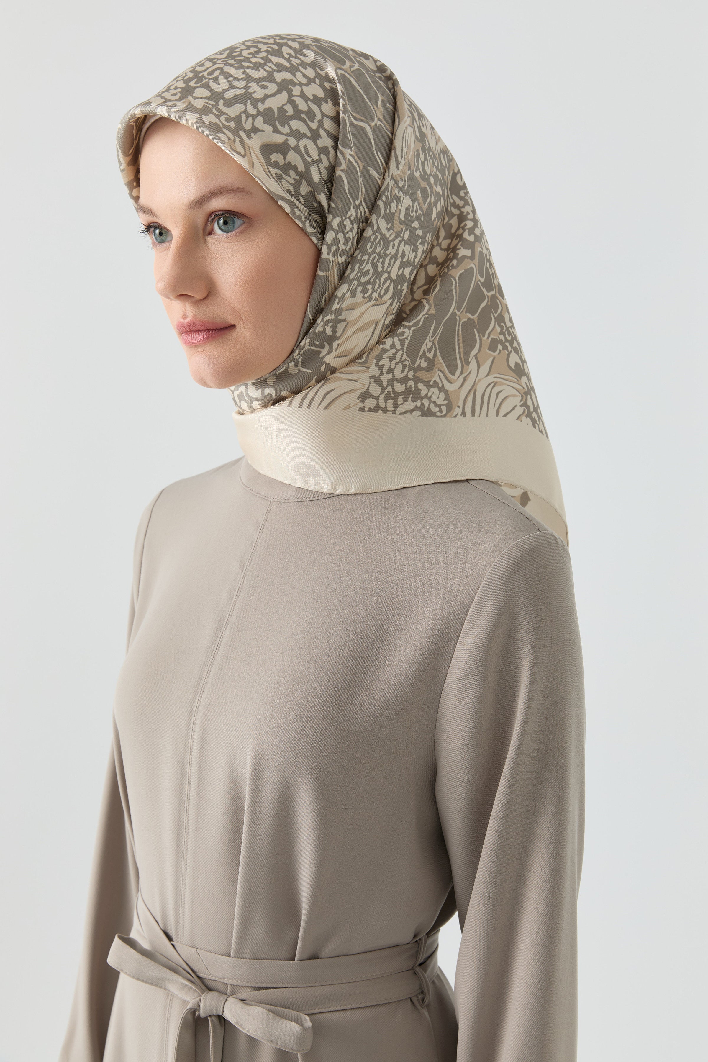 Arlina Twill İpek Eşarp - Bej TUGBA