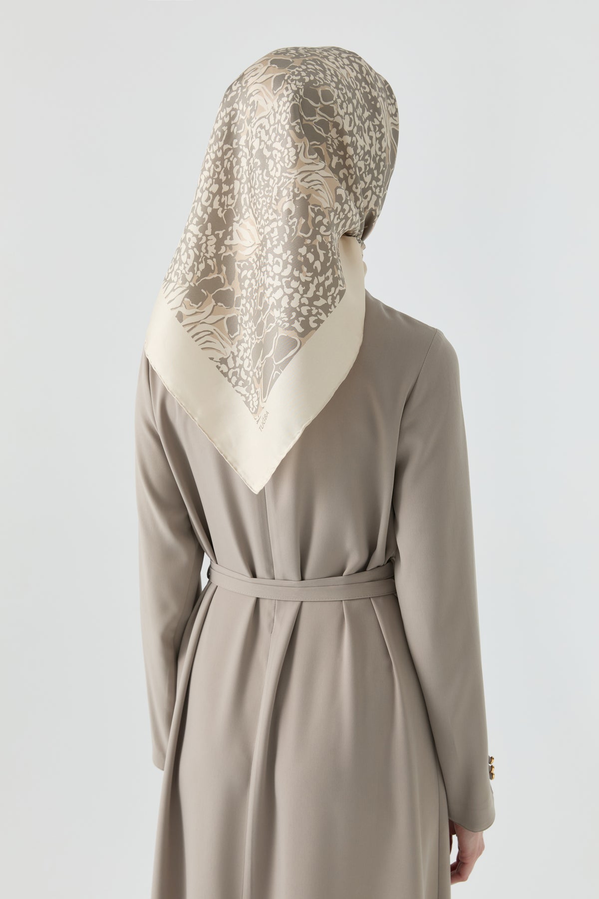Arlina Twill İpek Eşarp - Bej TUGBA