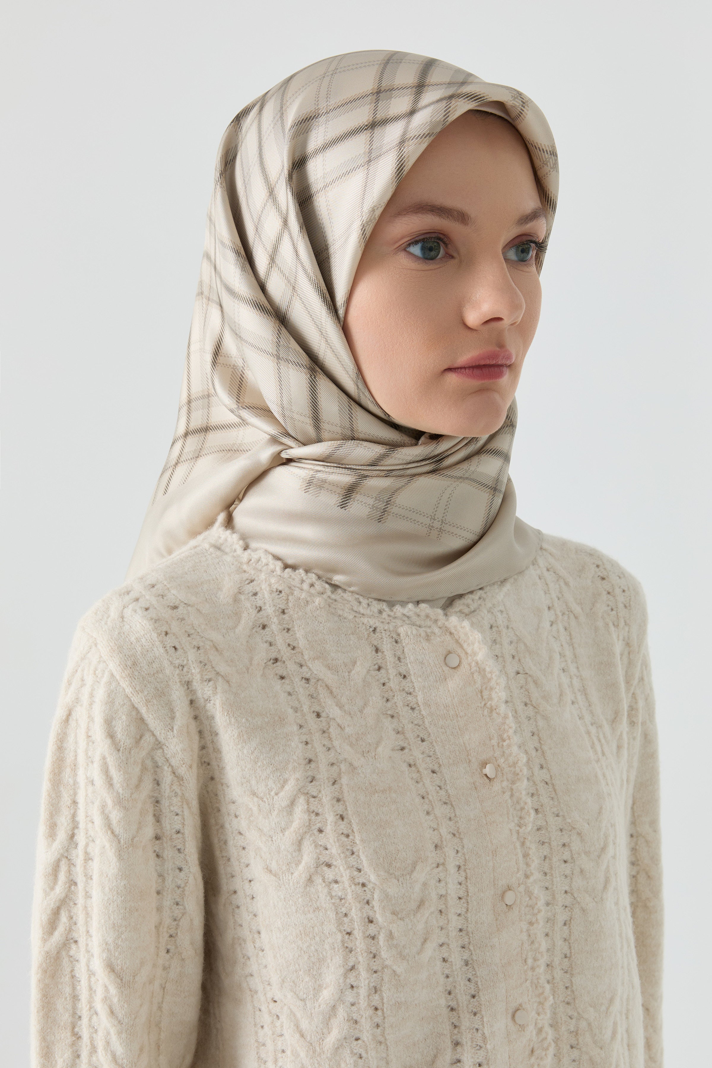 Tansel Twill İpek Eşarp - Bej TUGBA