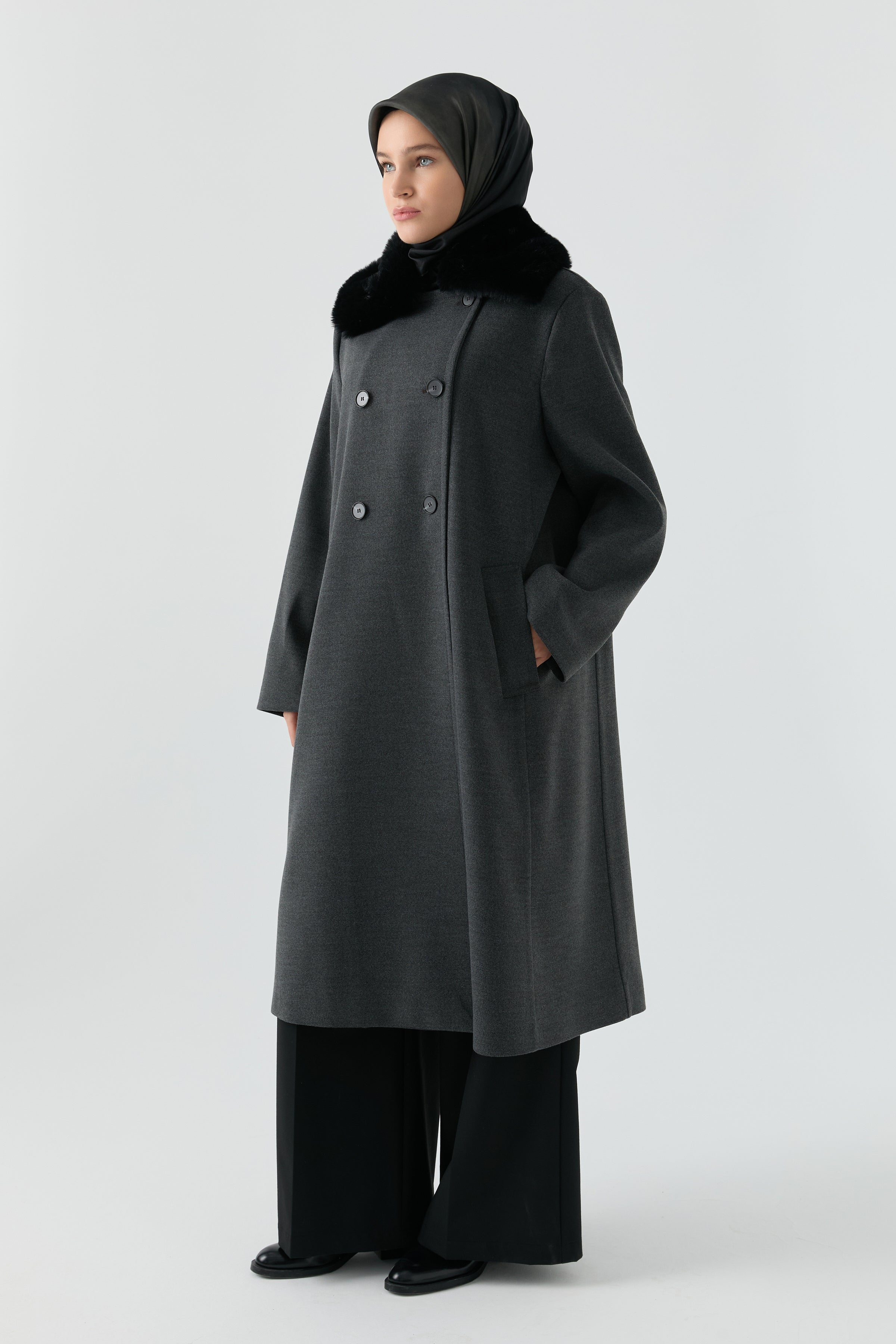 Yakası Kürk Detaylı Kaban - Antrasit TUGBA
