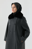 Yakası Kürk Detaylı Kaban - Antrasit TUGBA