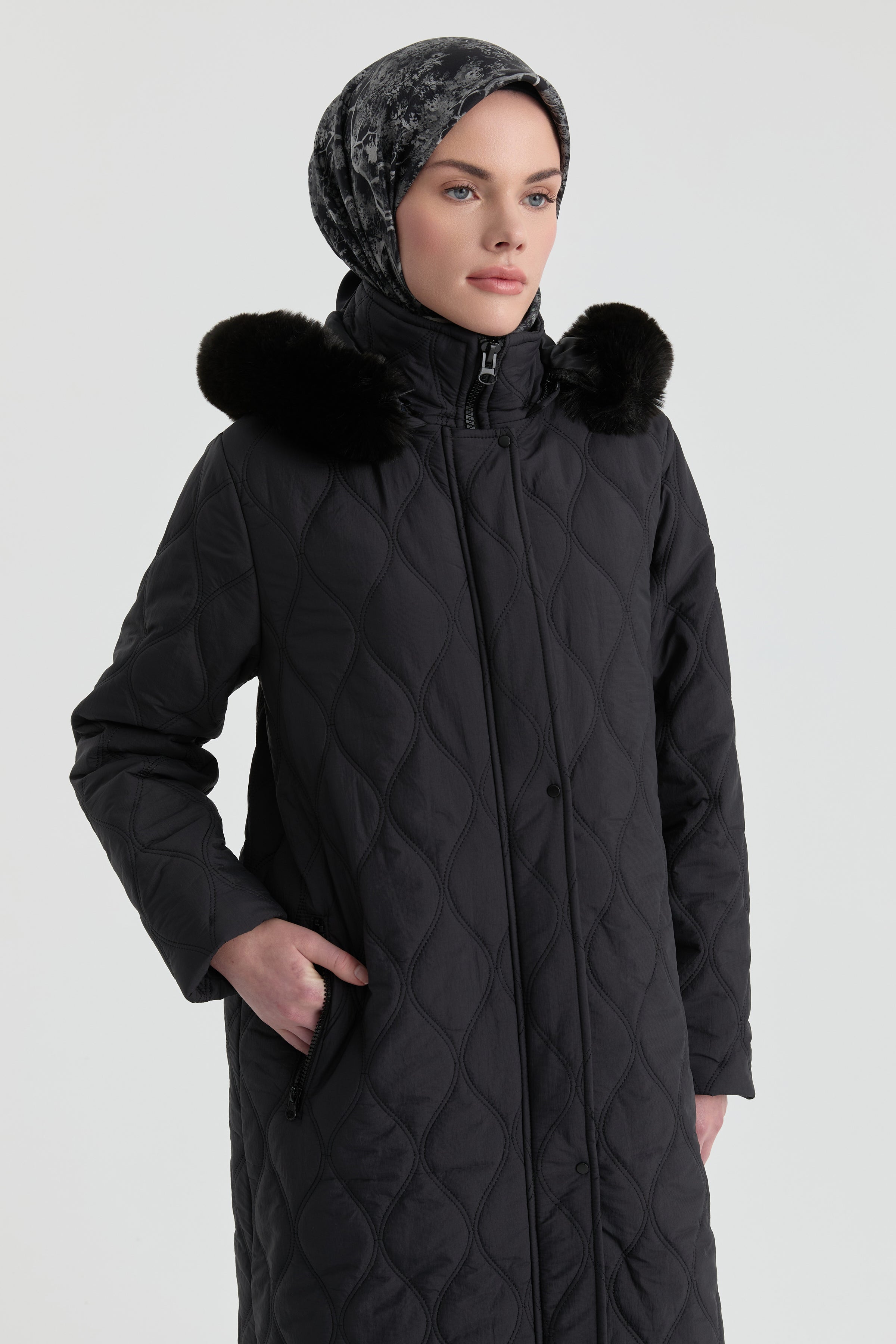 Kapüşonlu Manto - Siyah TUGBA