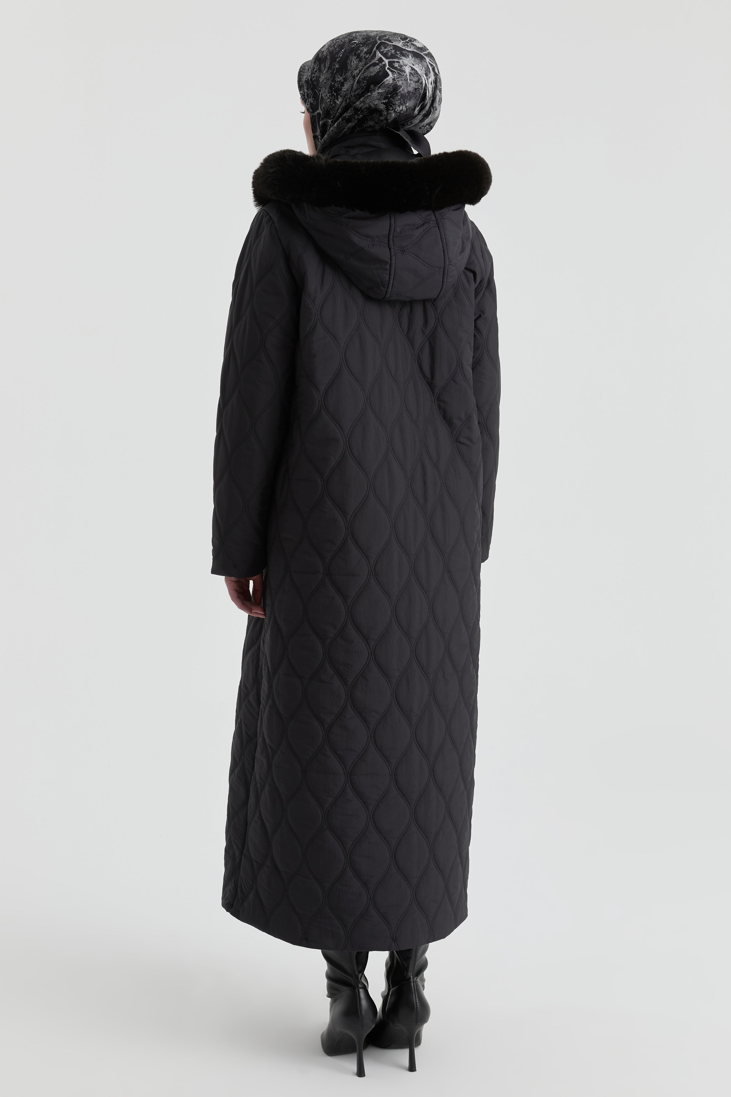 Kapüşonlu Manto - Siyah TUGBA