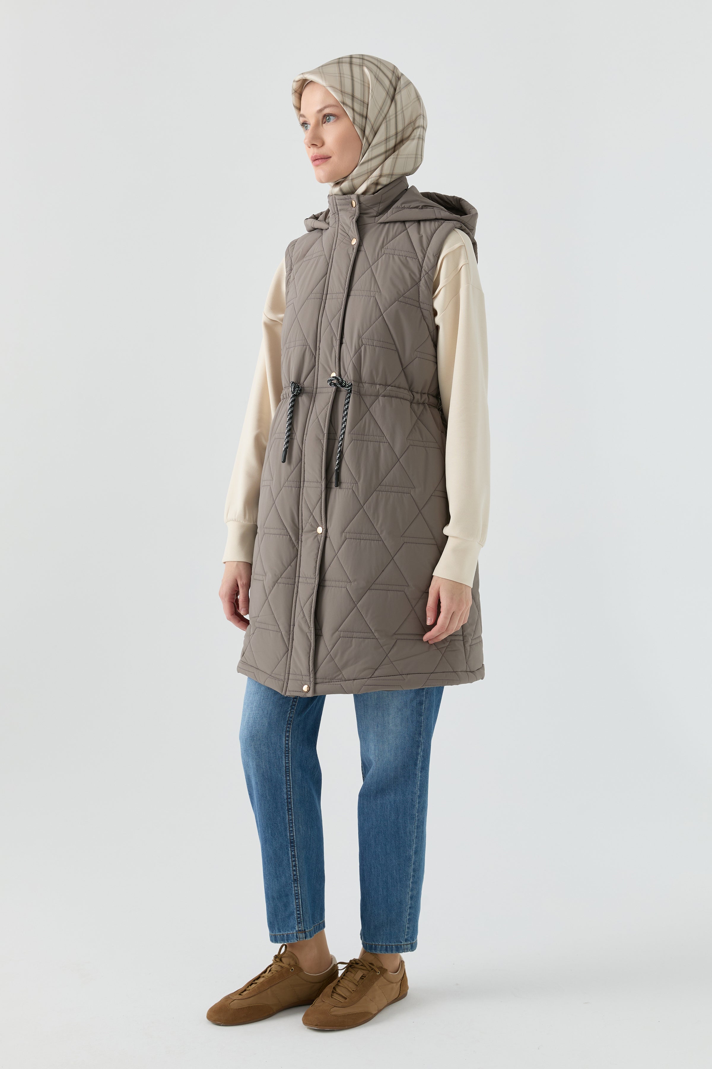 Üçgen Desenli Kapitone Yelek - Gri TUGBA