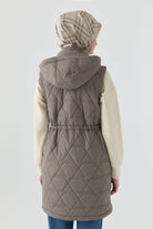 Üçgen Desenli Kapitone Yelek - Gri TUGBA