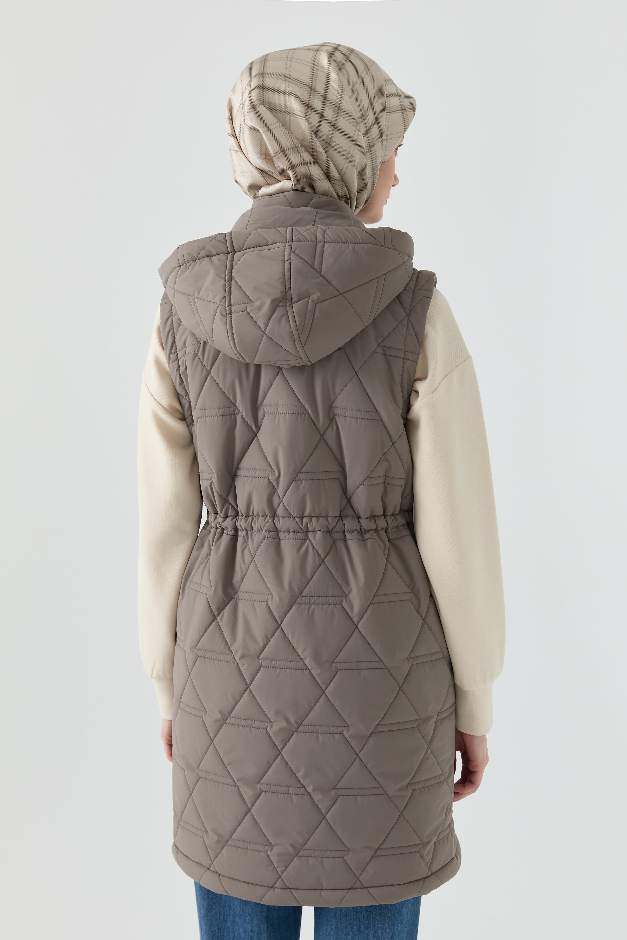 Üçgen Desenli Kapitone Yelek - Gri TUGBA