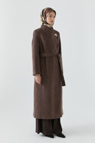 Broş Detaylı Kuşaklı Manto - Kahve TUGBA