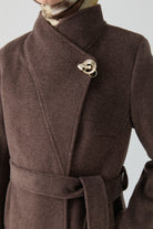 Broş Detaylı Kuşaklı Manto - Kahve TUGBA