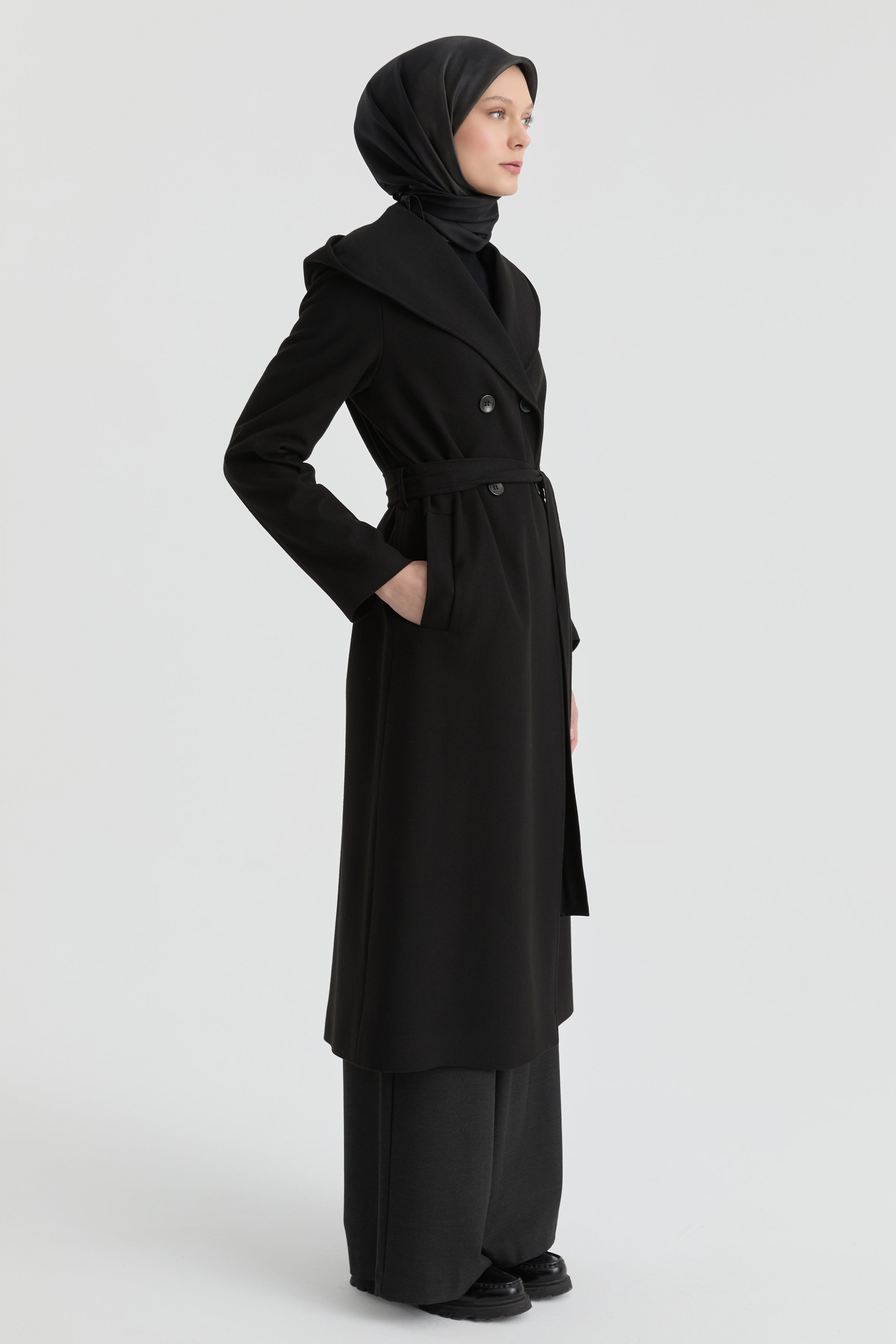 Kapüşonlu Geniş Yakalı Kaban - Siyah TUGBA