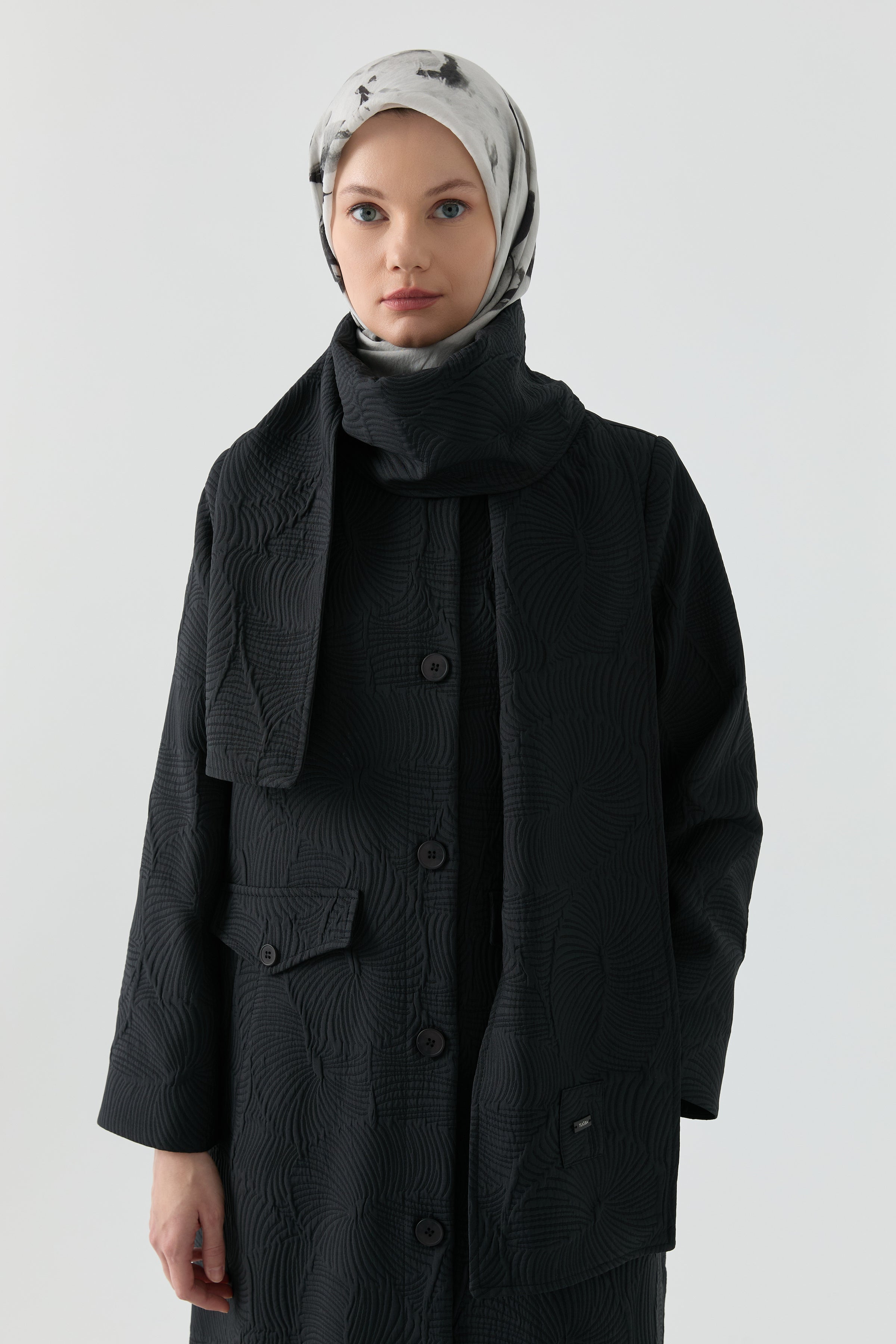 Kombinli Atkılı Kapitone Pardesü - Siyah TUGBA