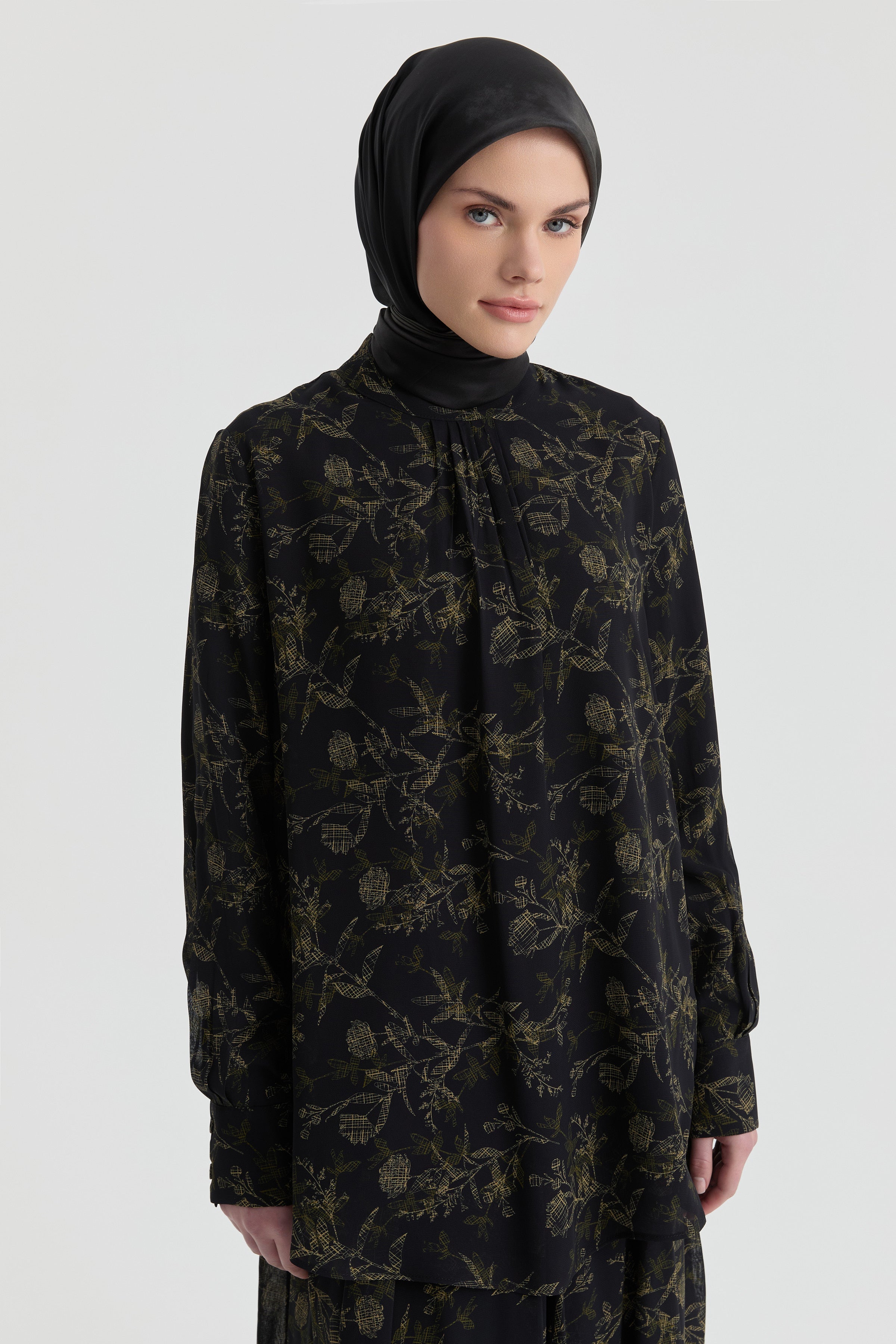 Kırma Detaylı Bluz - Siyah TUGBA