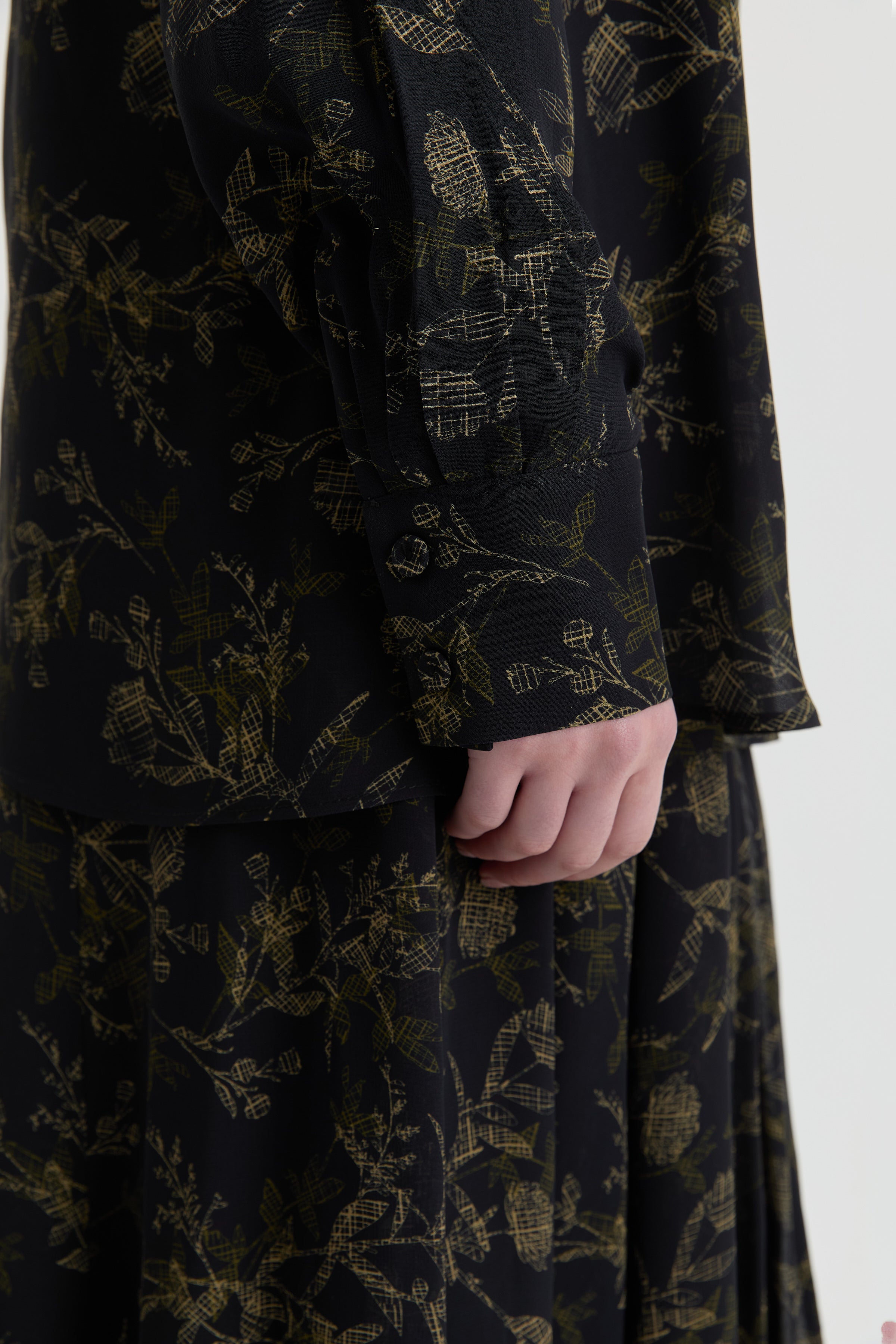 Kırma Detaylı Bluz - Siyah TUGBA