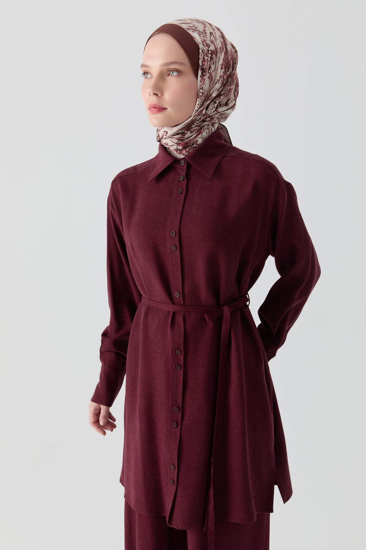 Túnica con cinturón fino y bata - Rojo clarete