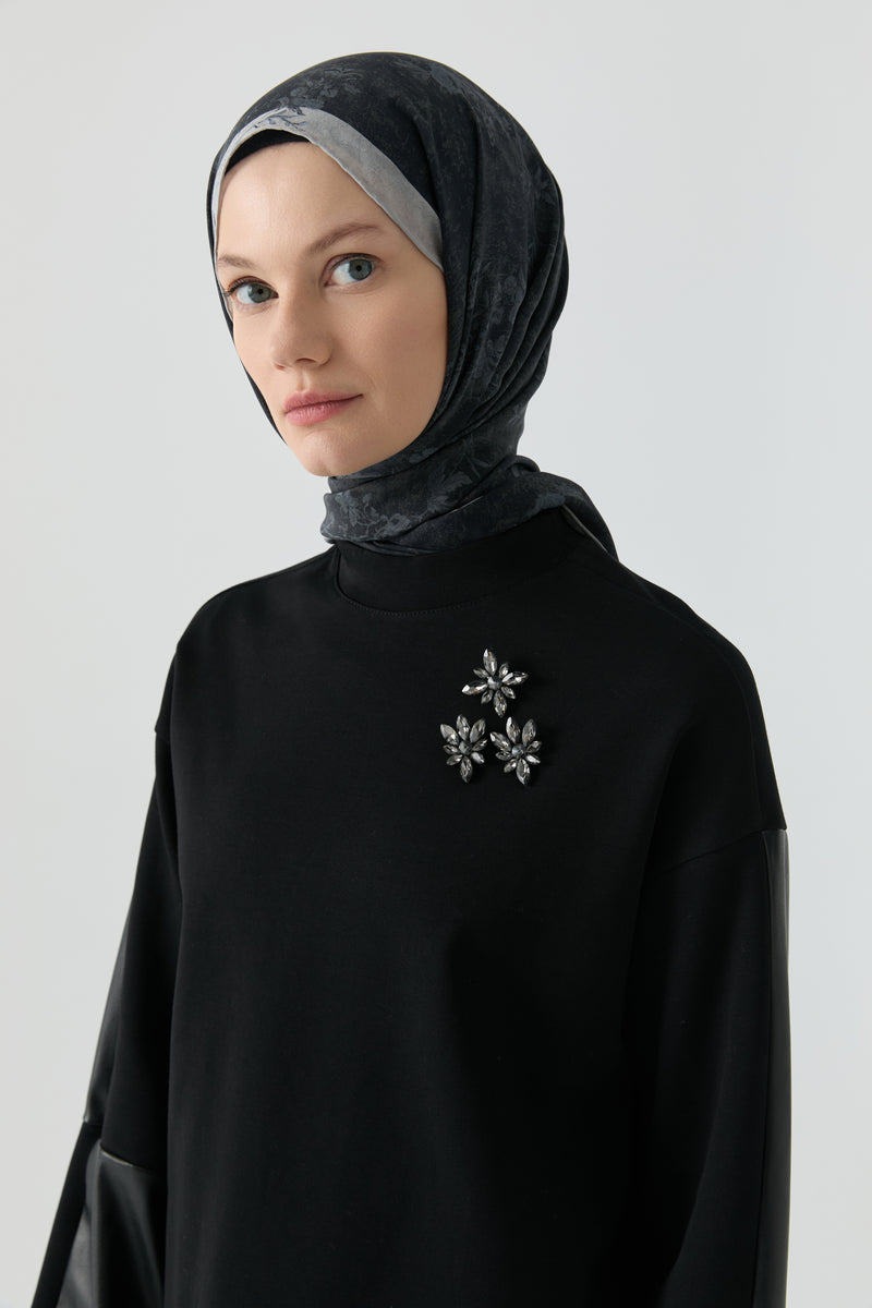 Aksesuar Detaylı Takım - Siyah TUGBA