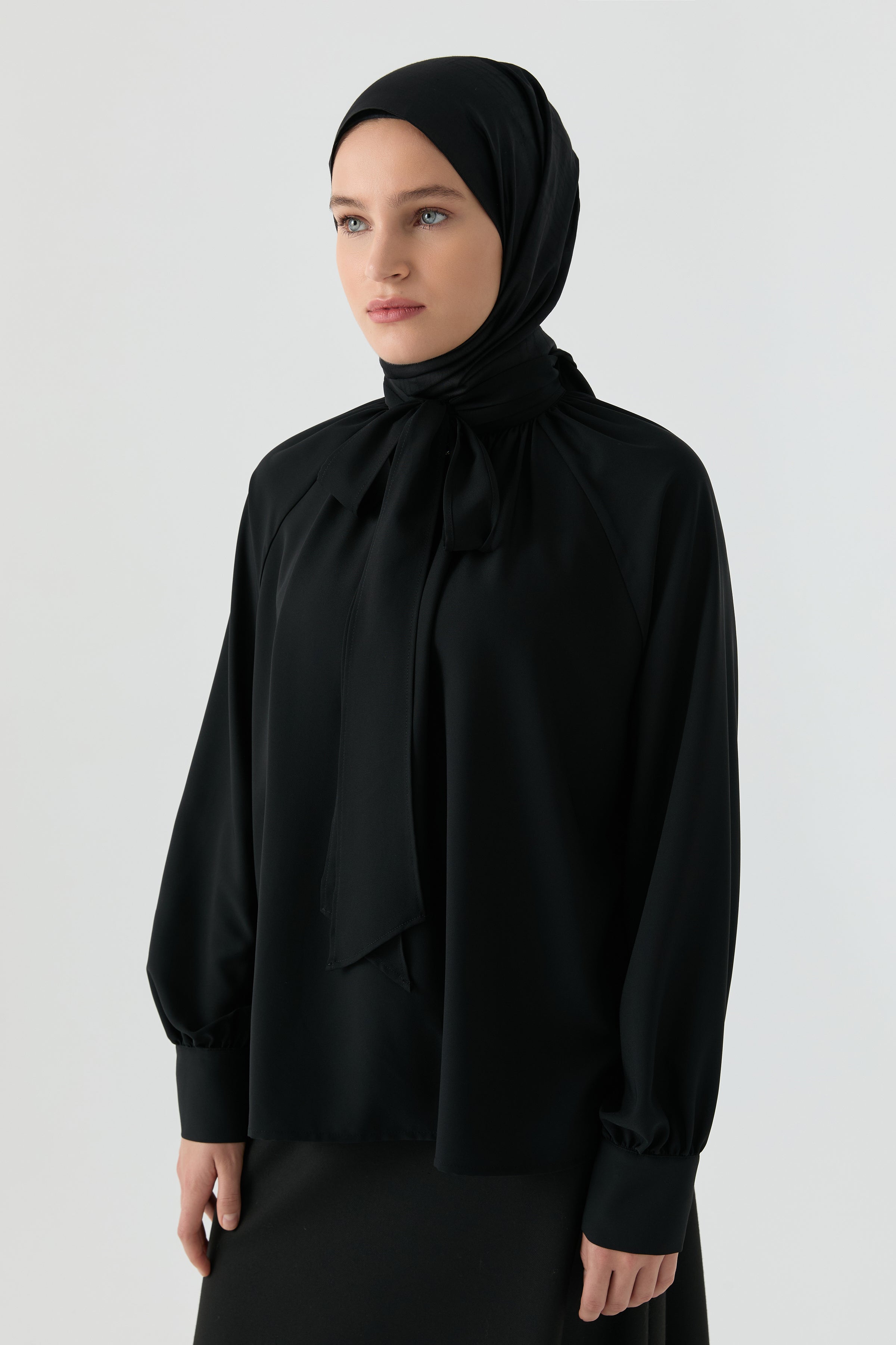 Fular Detaylı Bluz - Siyah TUGBA