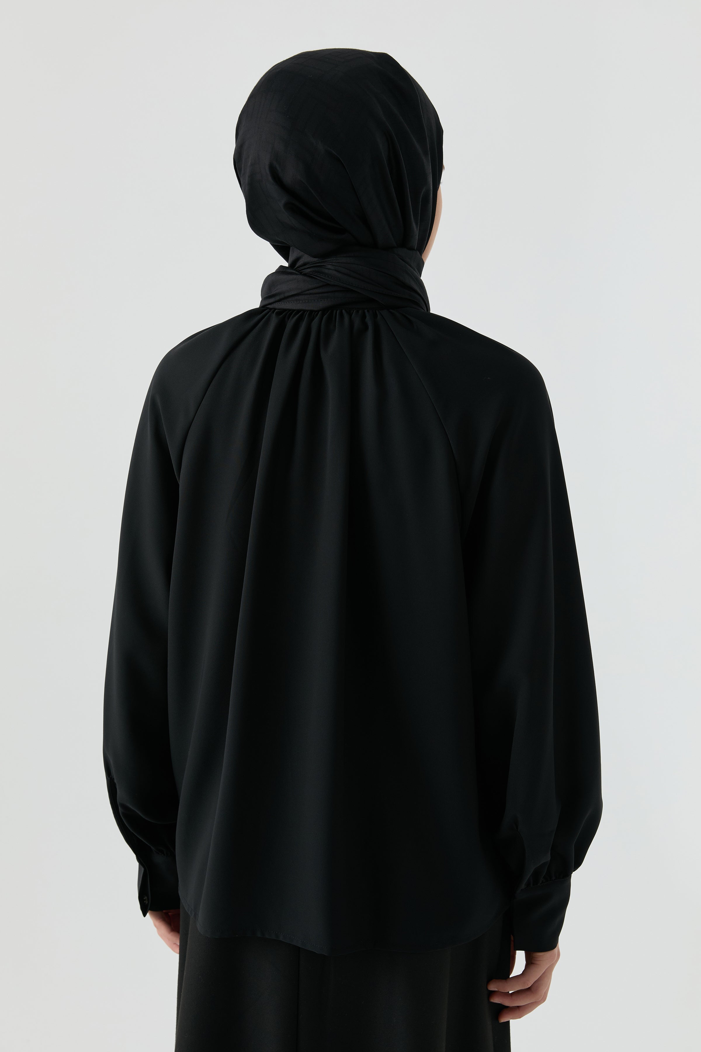 Fular Detaylı Bluz - Siyah TUGBA