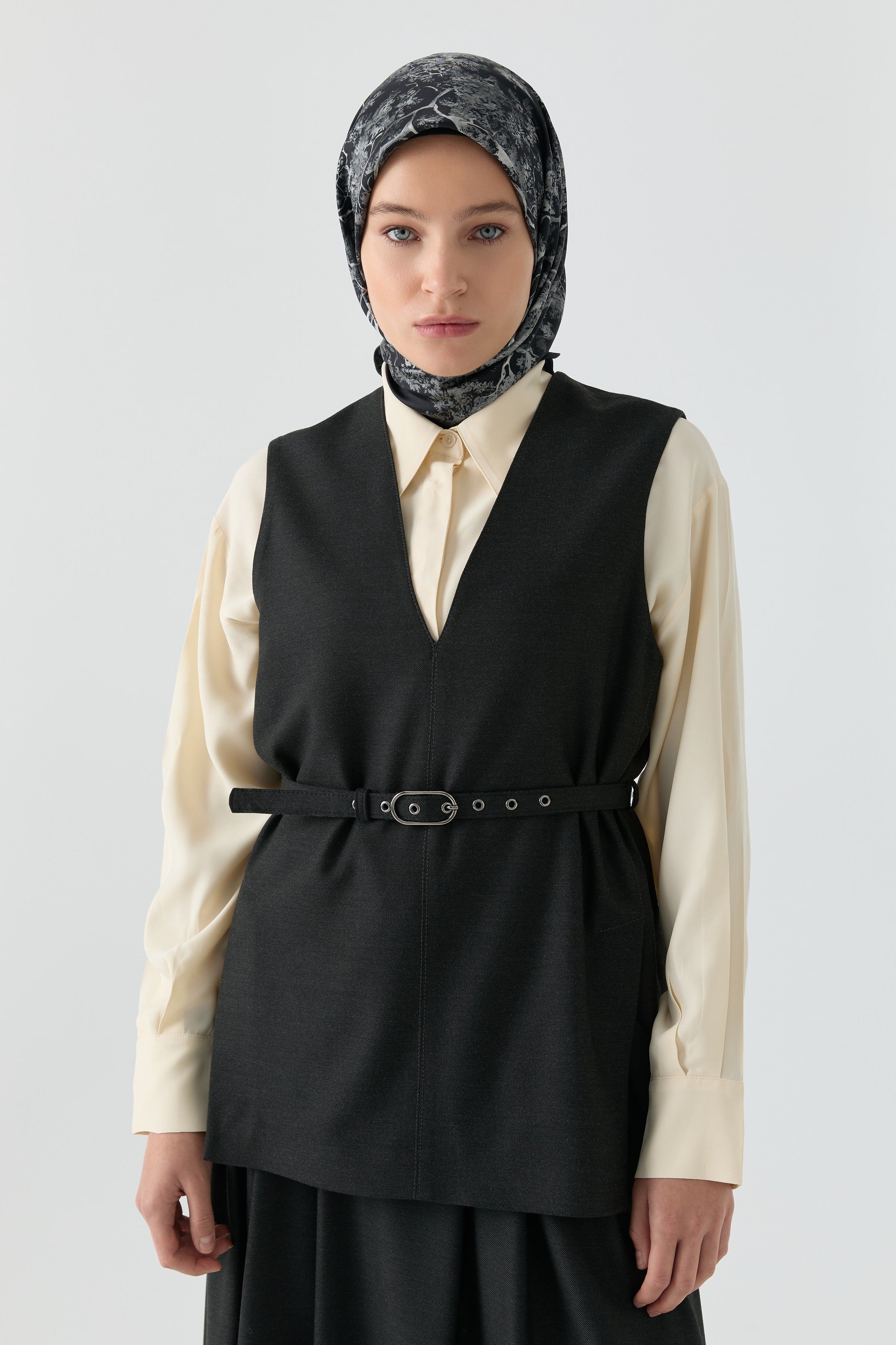 Yandan Yırtmaç Detaylı Süveter - Antrasit TUGBA