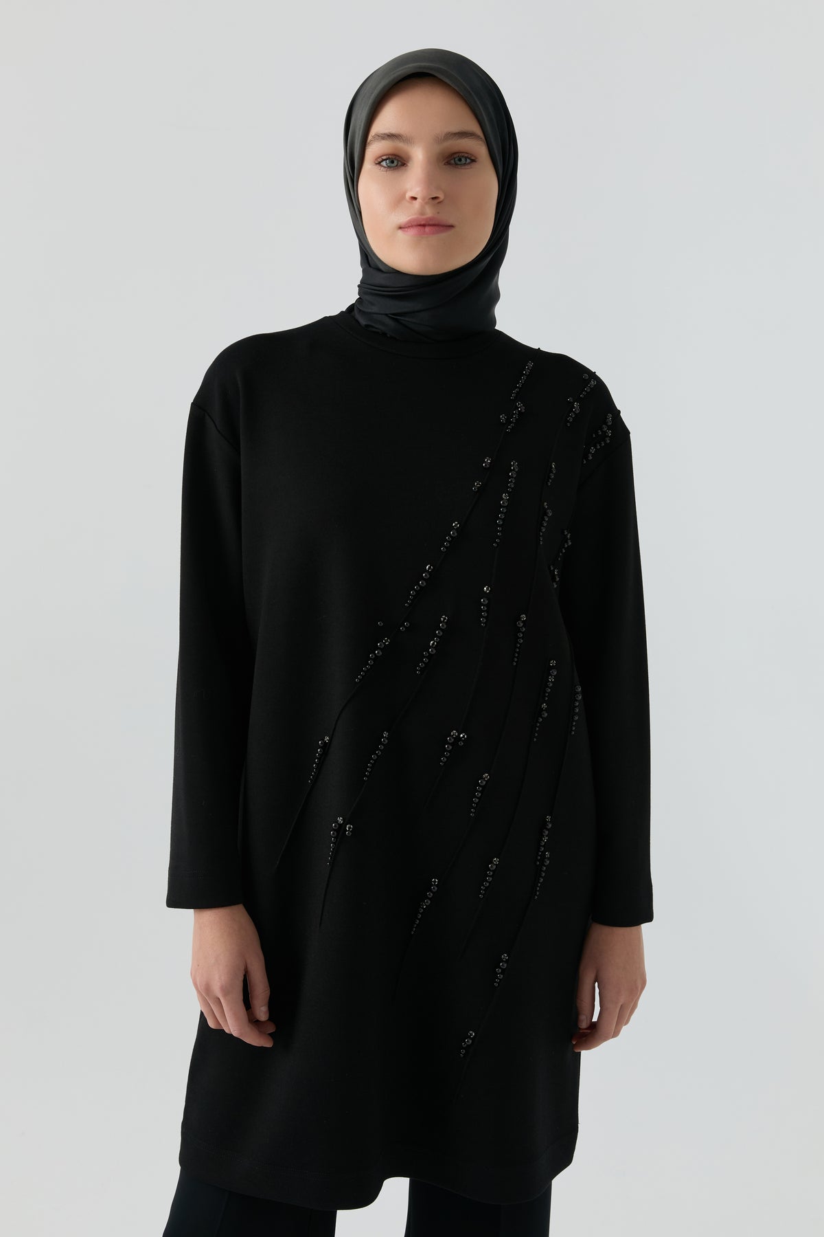 Önü Taş Detaylı Tunik - Siyah TUGBA