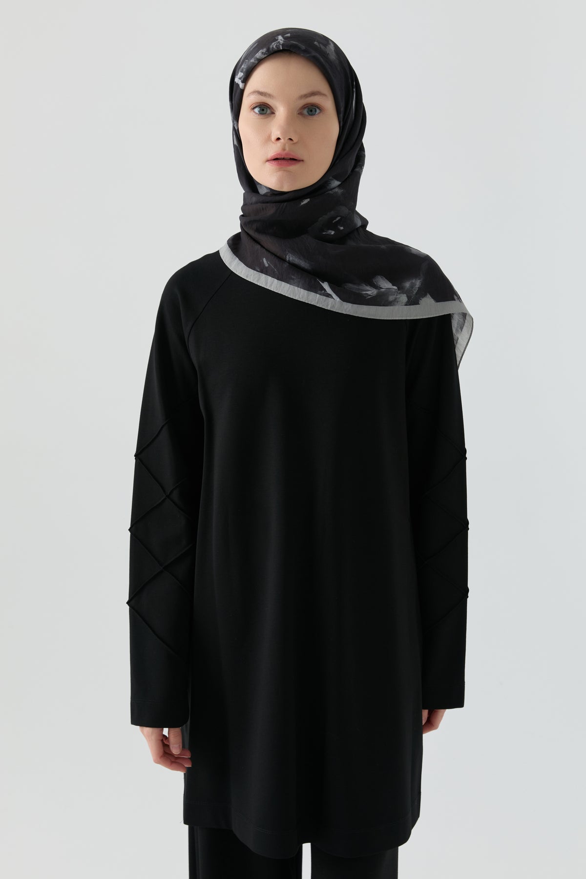 Kolları Detaylı Tunik - Siyah TUGBA
