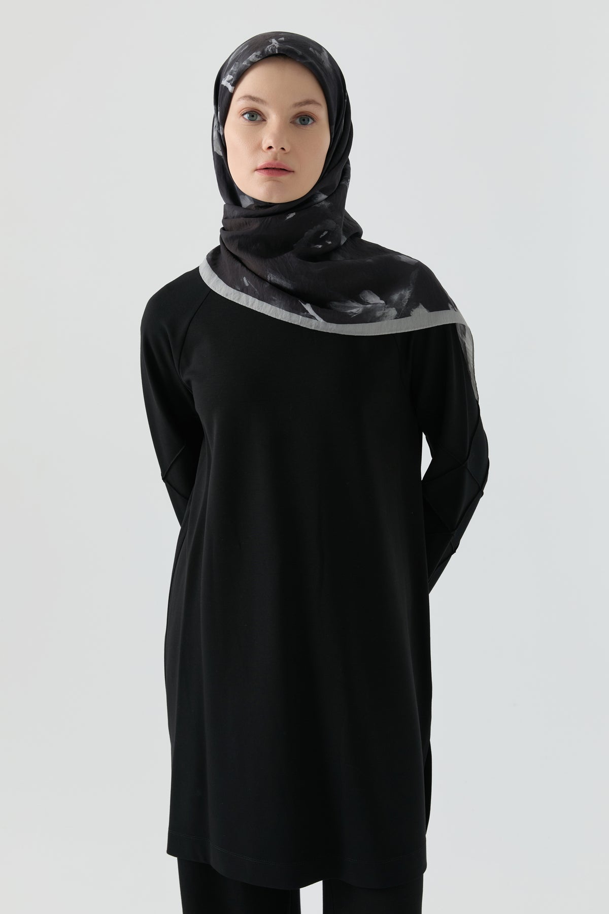 Kolları Detaylı Tunik - Siyah TUGBA