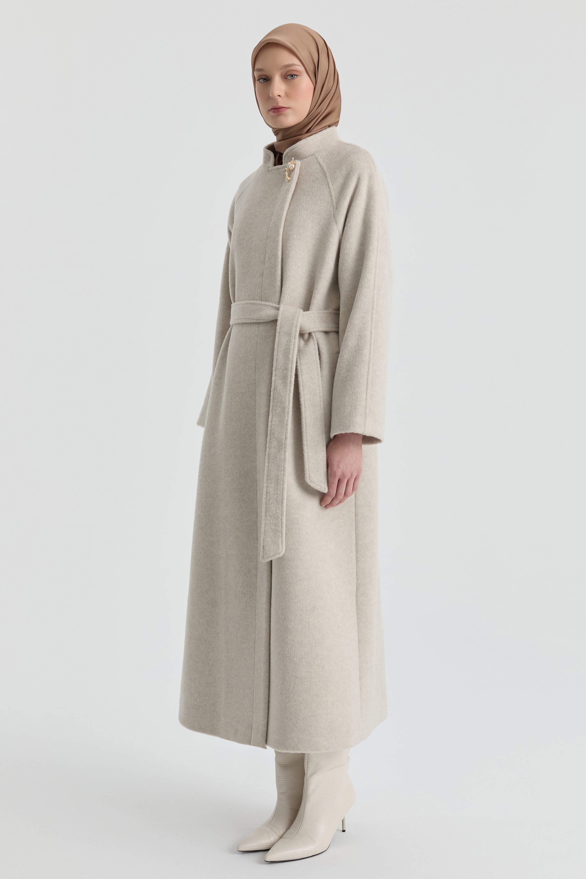 Broş Detaylı Manto - Bej TUGBA