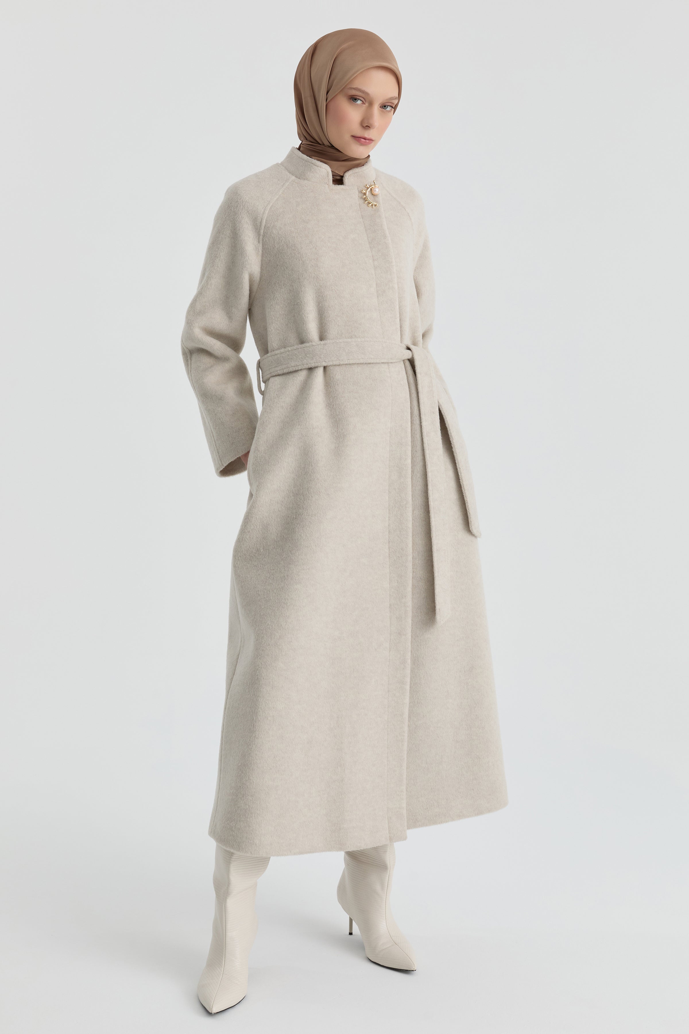 Broş Detaylı Manto - Bej TUGBA