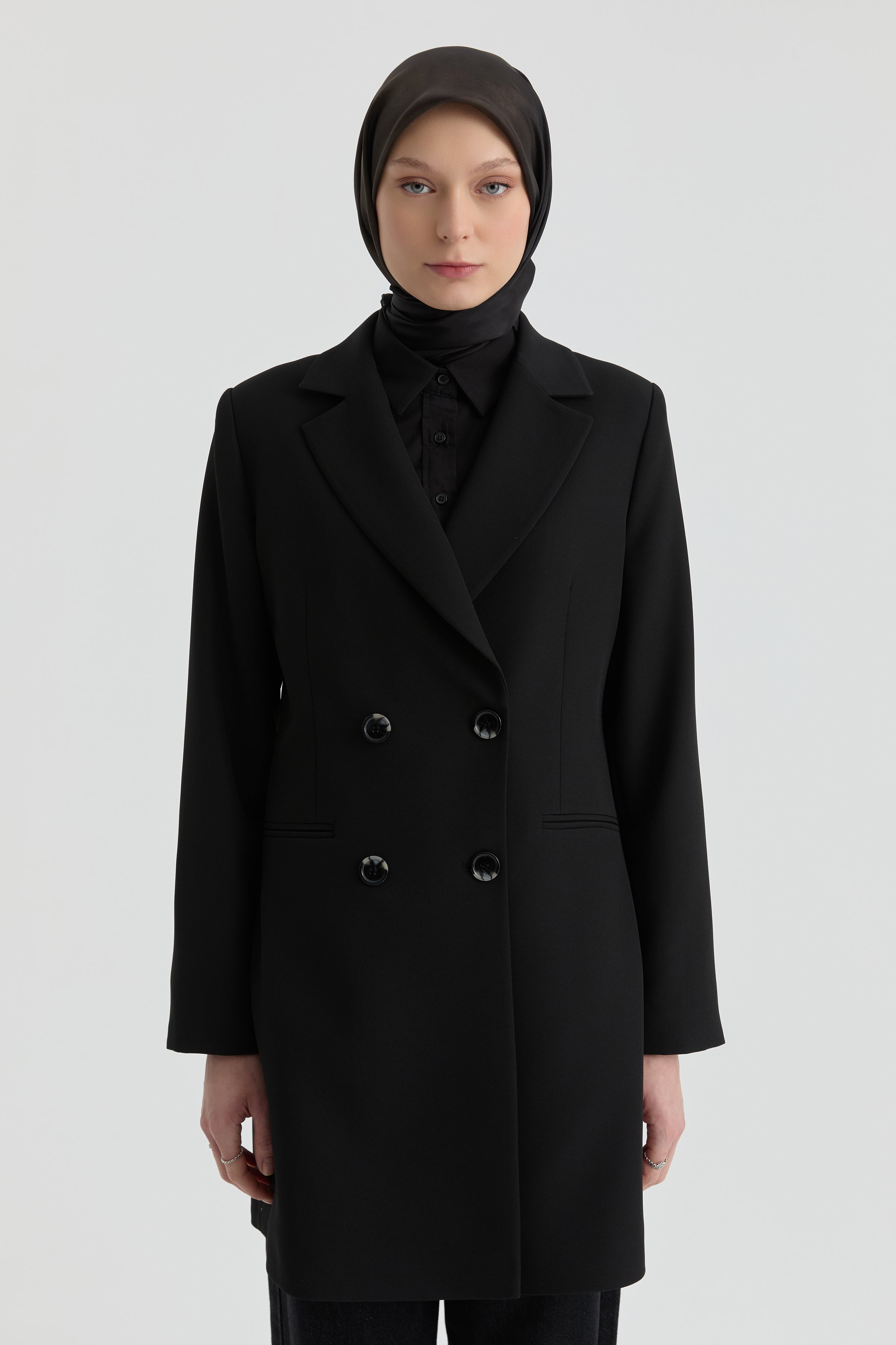 Kruvaze Düğmeli Uzun Basic Ceket - Siyah TUGBA