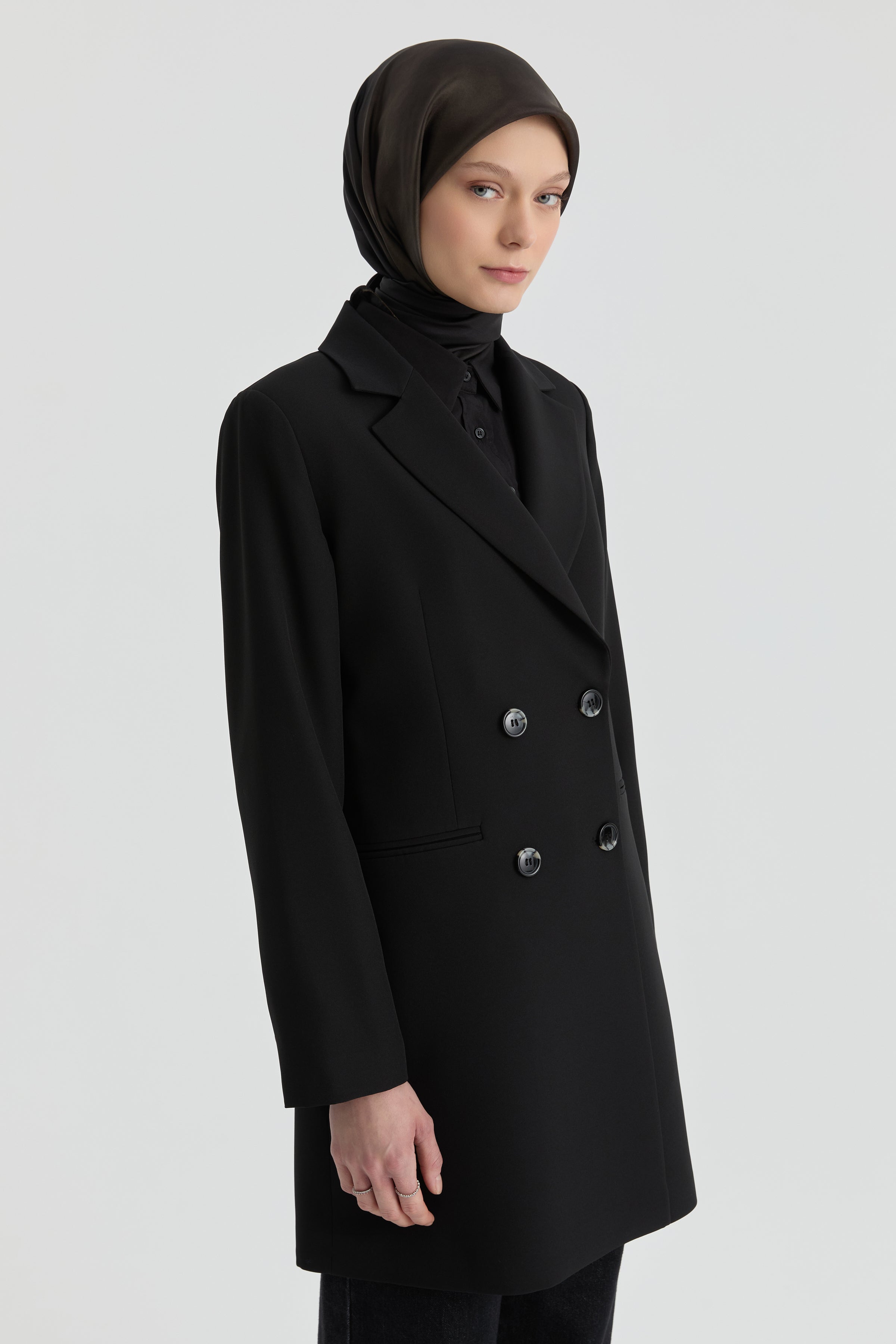 Kruvaze Düğmeli Uzun Basic Ceket - Siyah TUGBA
