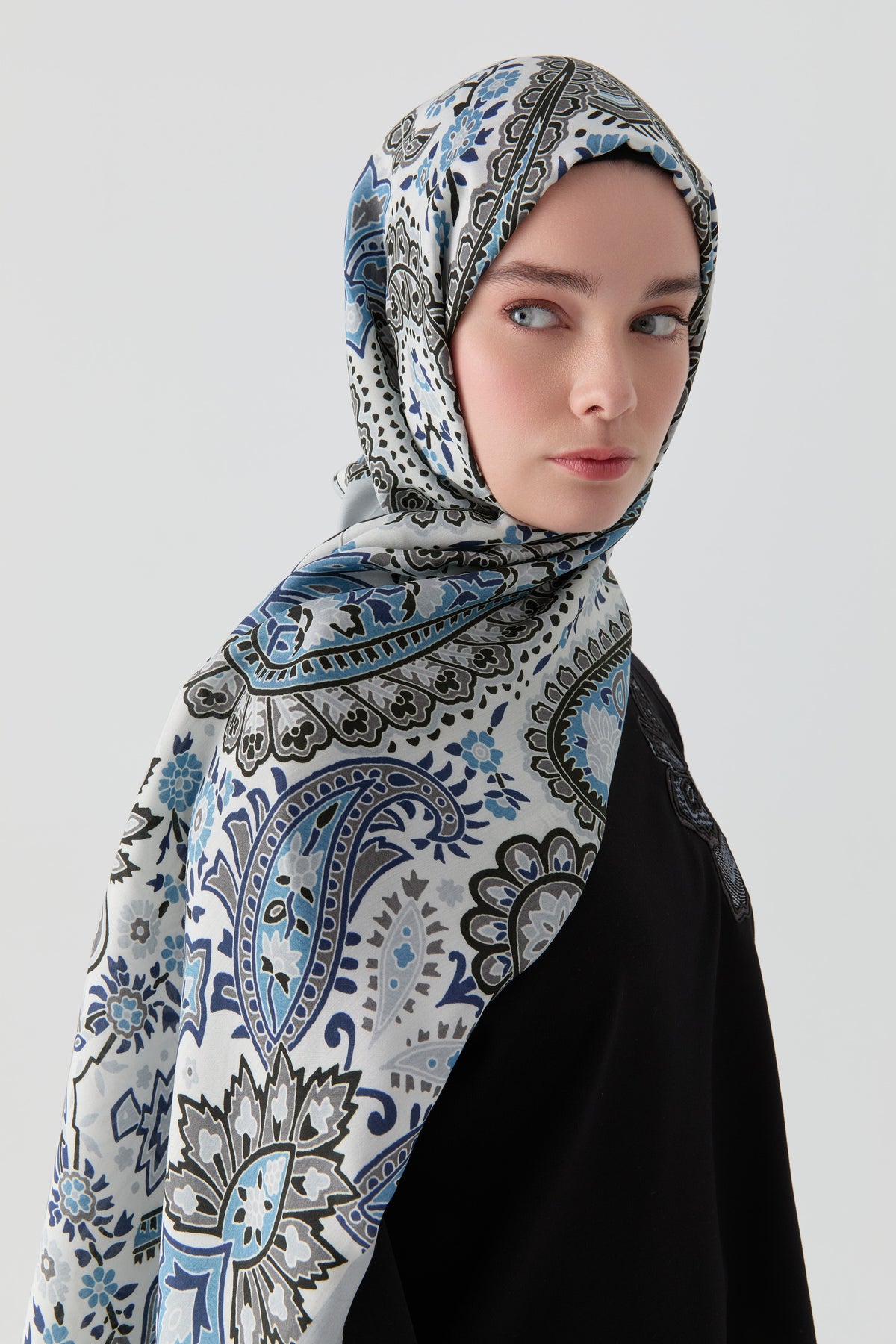 Paisley Desenli Natural Şal - Lacivert TUGBA