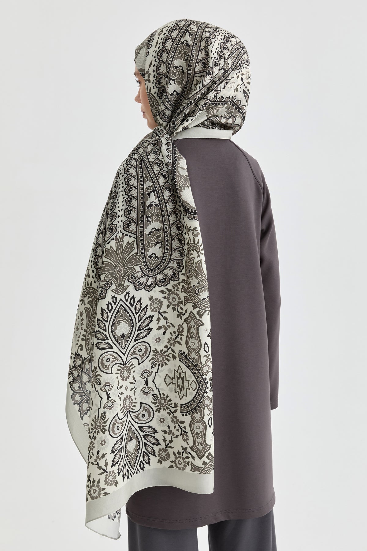 Paisley Desenli Natural Şal - Siyah TUGBA
