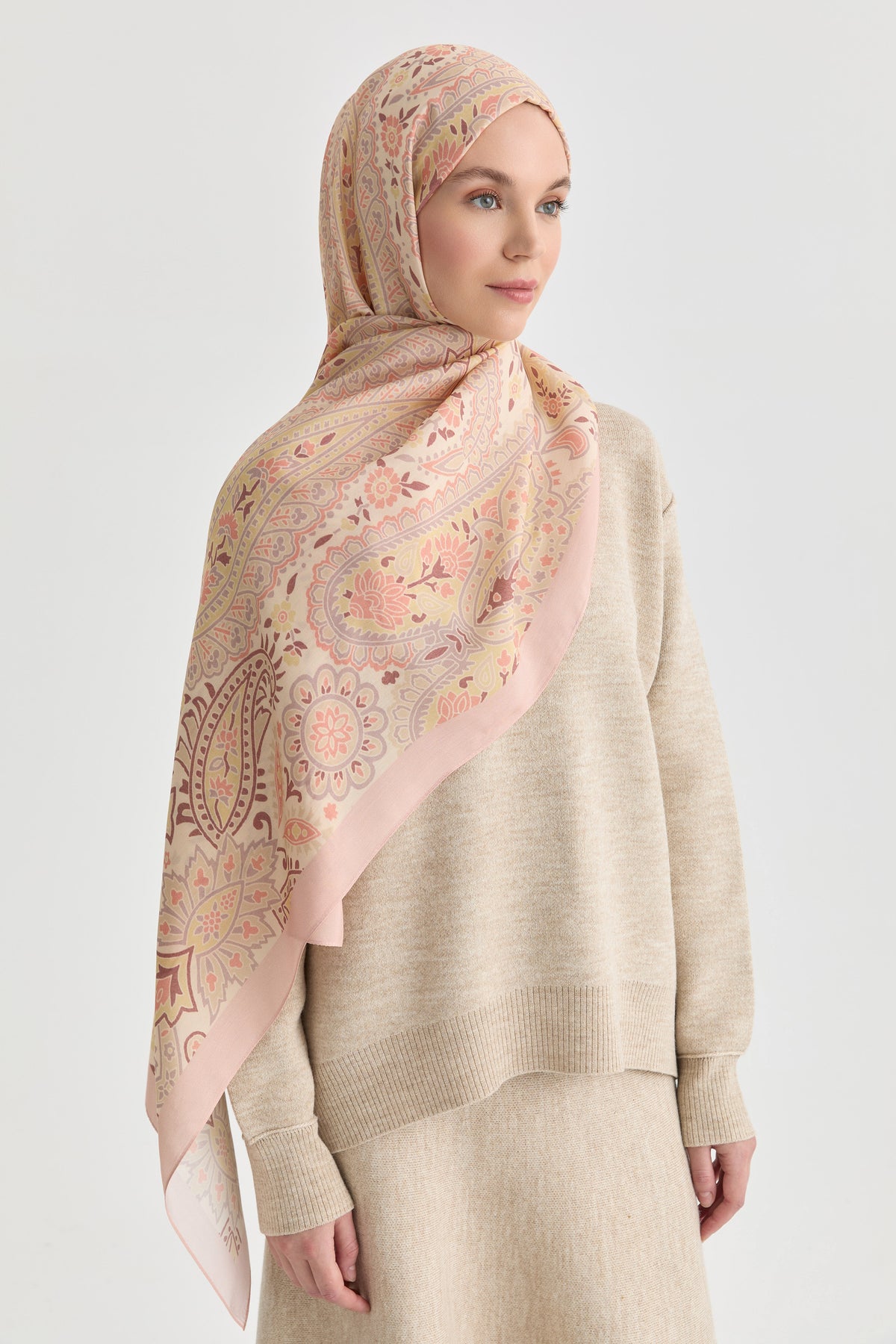 Paisley Desenli Natural Şal - Pudra TUGBA
