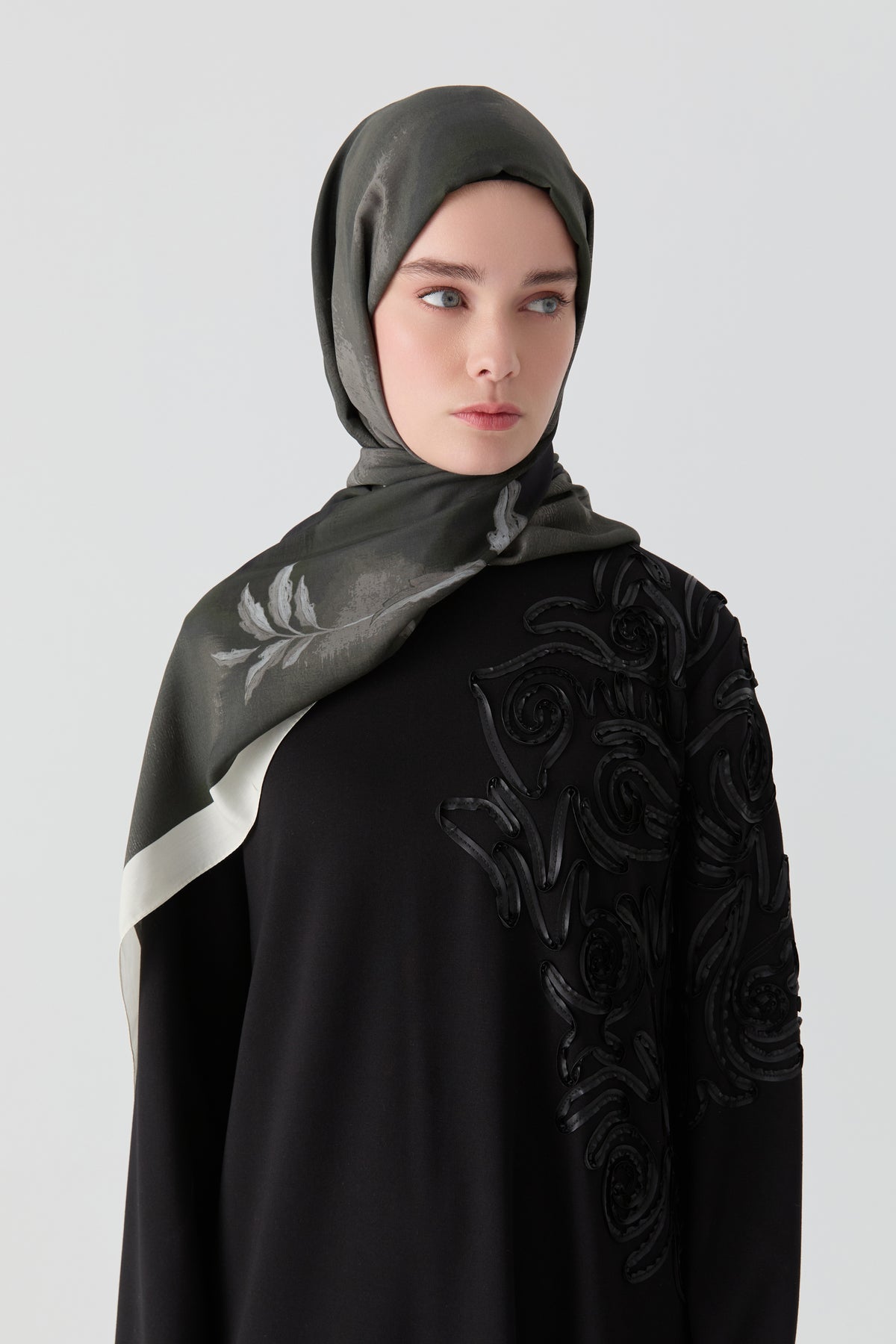 Funda Çiçek Desenli Natural Şal - Siyah TUGBA