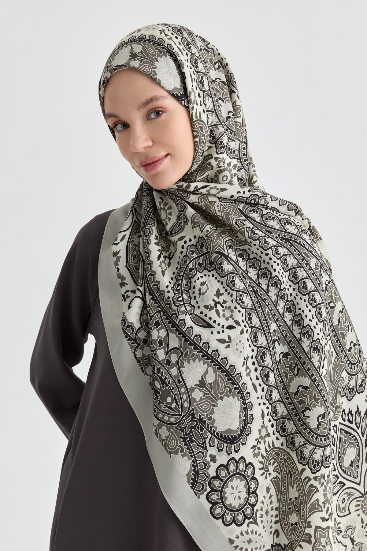 Paisley Desenli Natural Şal - Siyah TUGBA