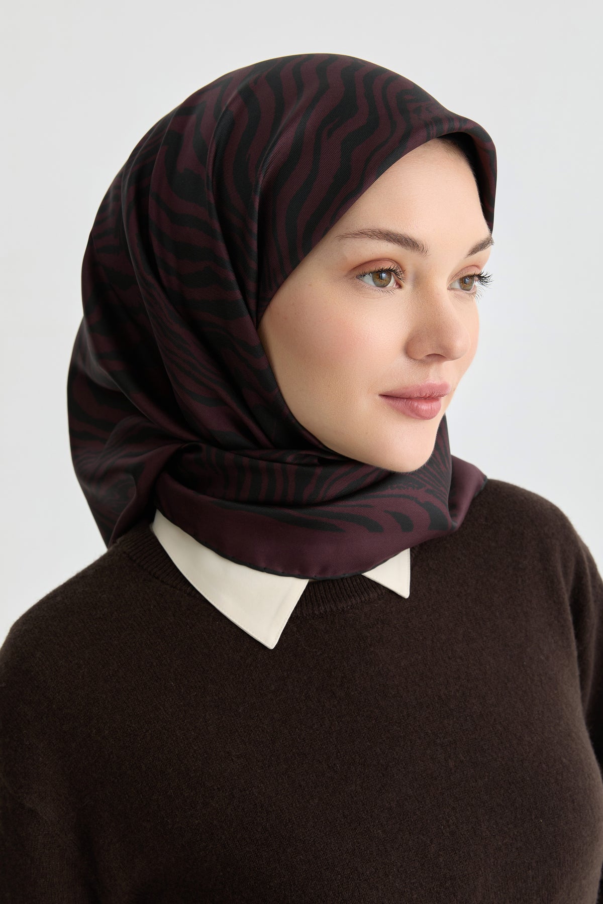 Nilda Twill İpek Eşarp - Bordo TUGBA