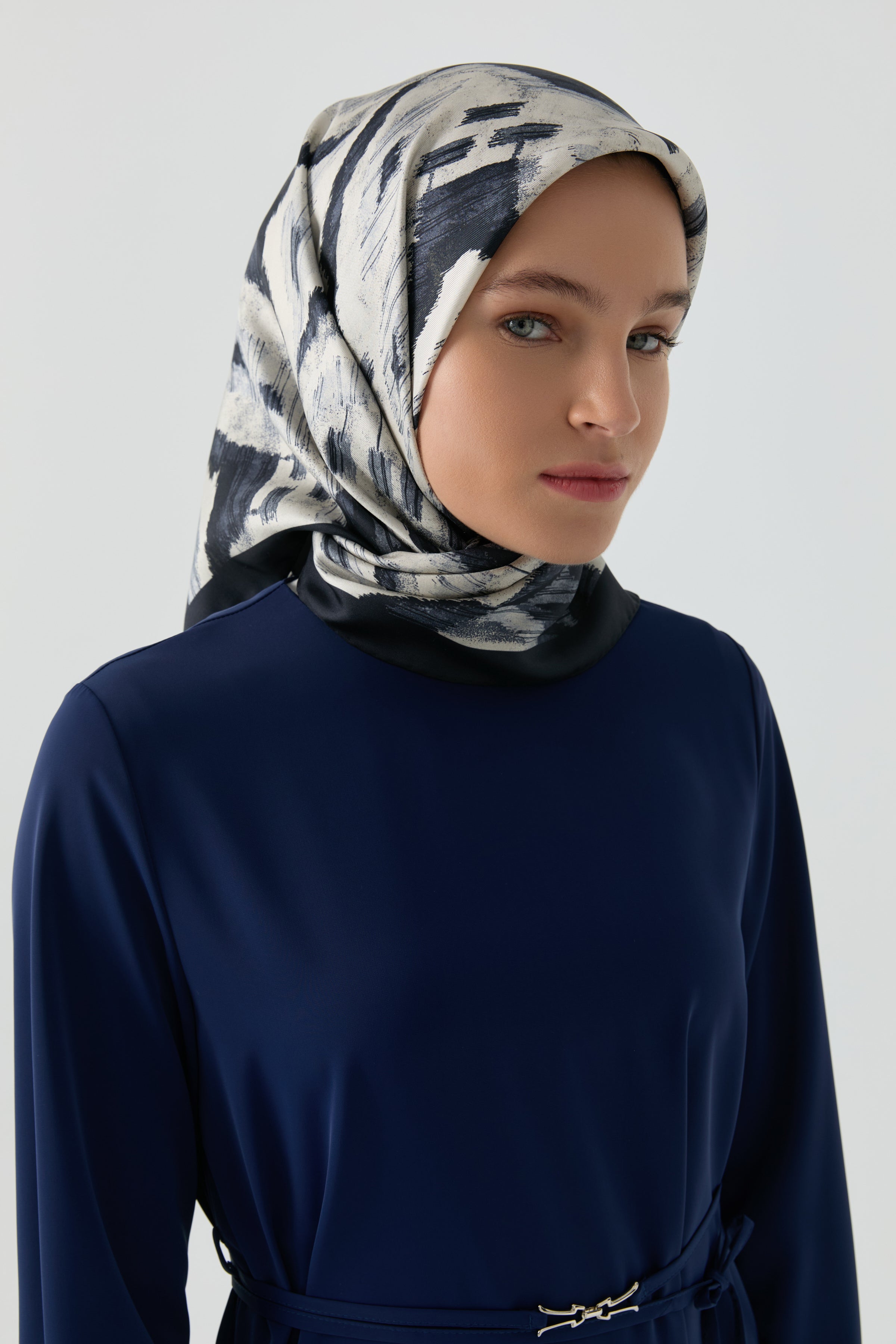 Didar Twill İpek Eşarp - Lacivert TUGBA