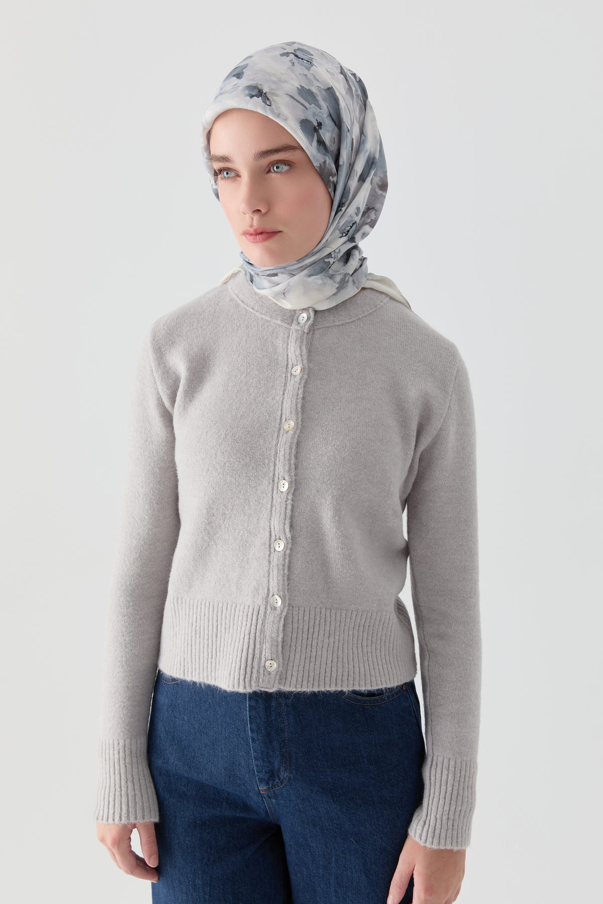 Flu Çiçek Desenli Natural Eşarp - Mavi TUGBA