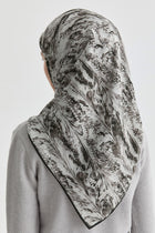 Ebru Desenli Natural Eşarp - Siyah TUGBA