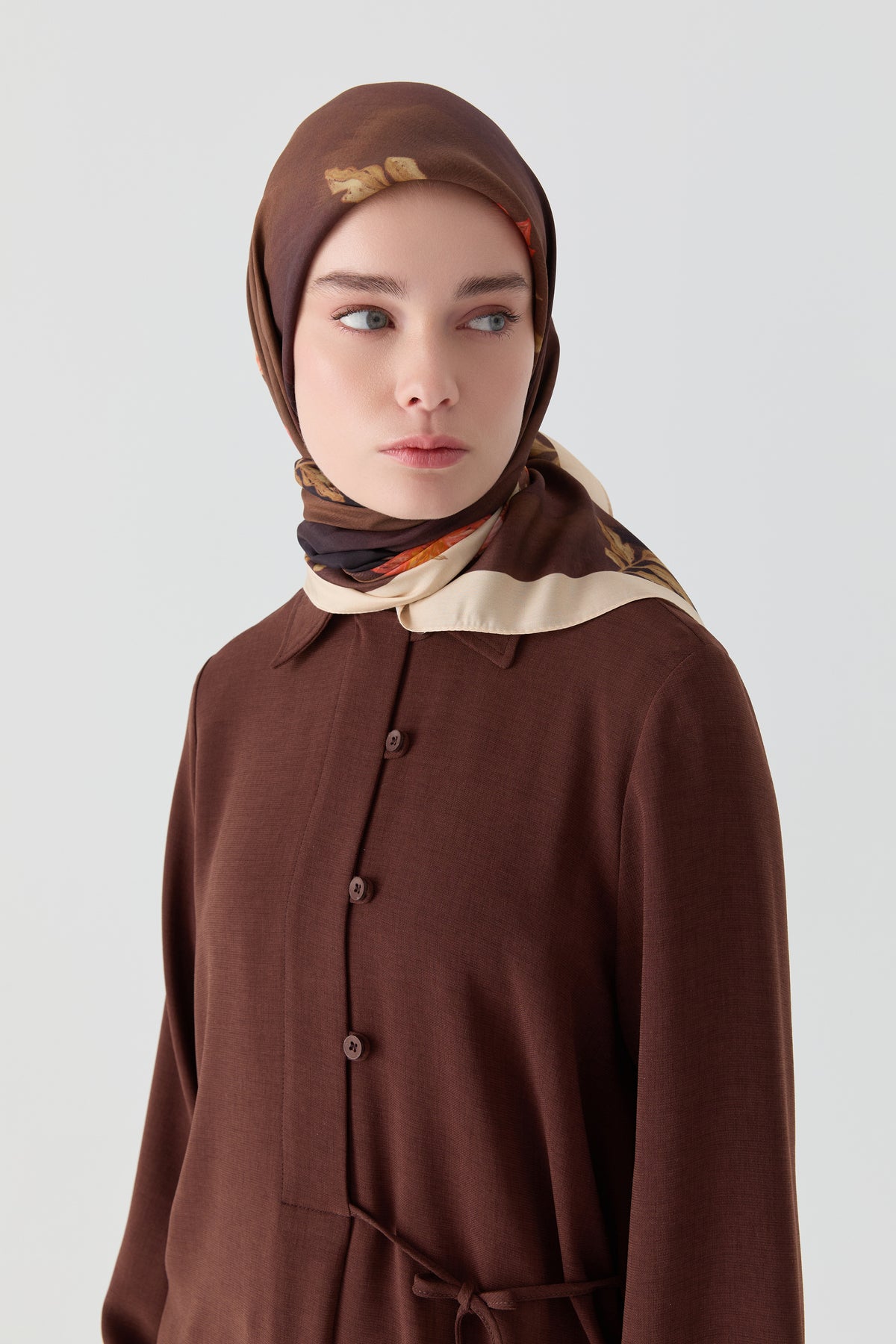 Funda Çiçek Desenli Natural Eşarp - Kahve TUGBA