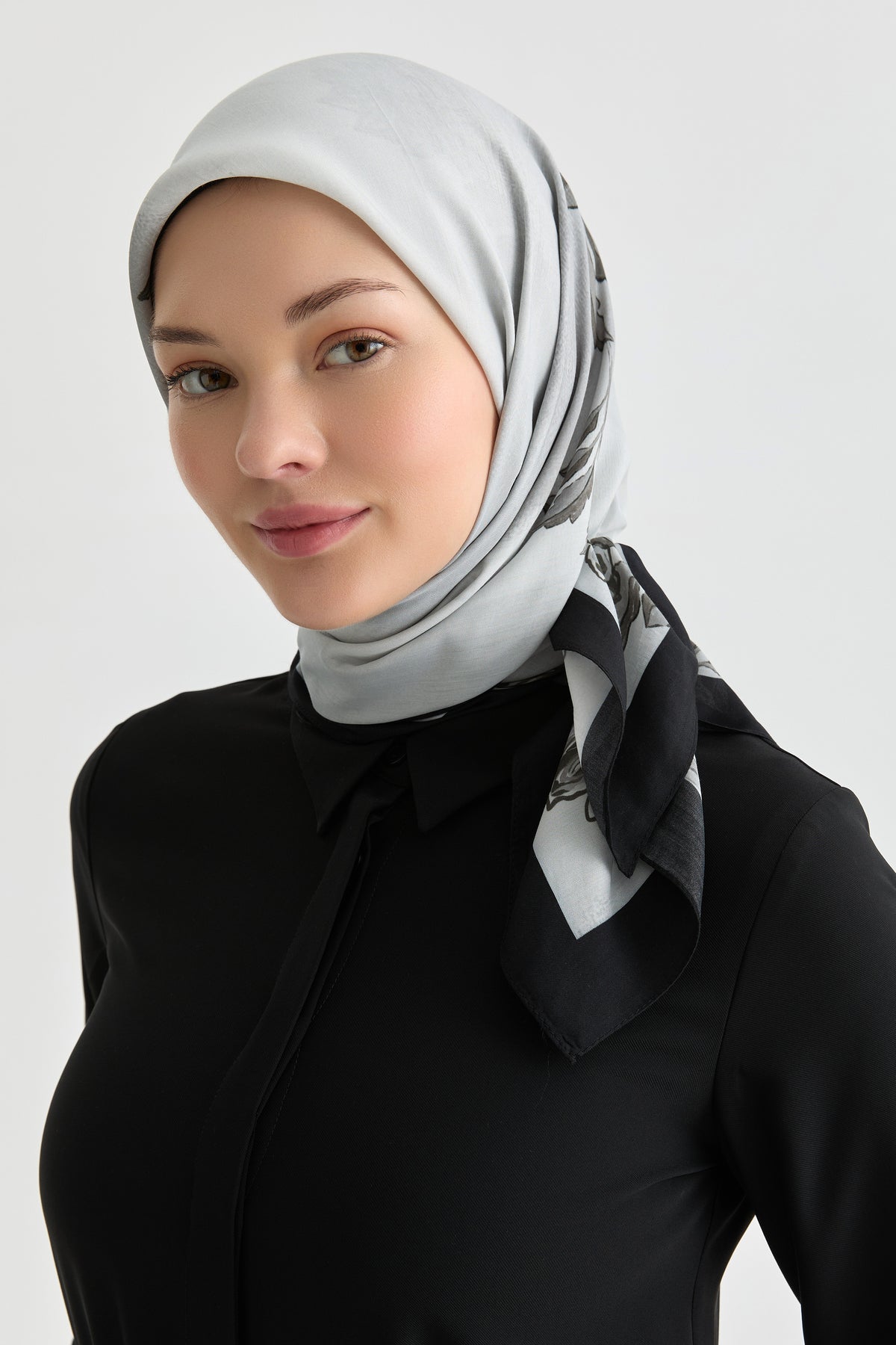 Funda Floral Patterned Natural Scarf - Gray