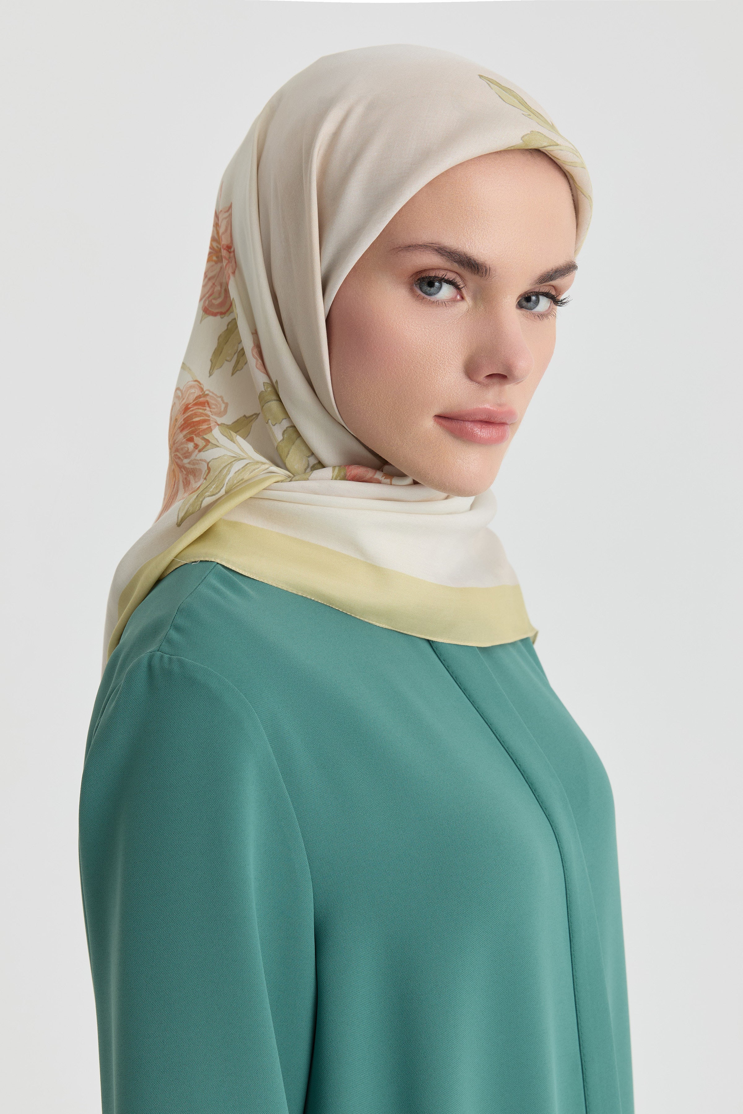 Funda Çiçek Desenli Natural Eşarp - Açık Yeşil TUGBA