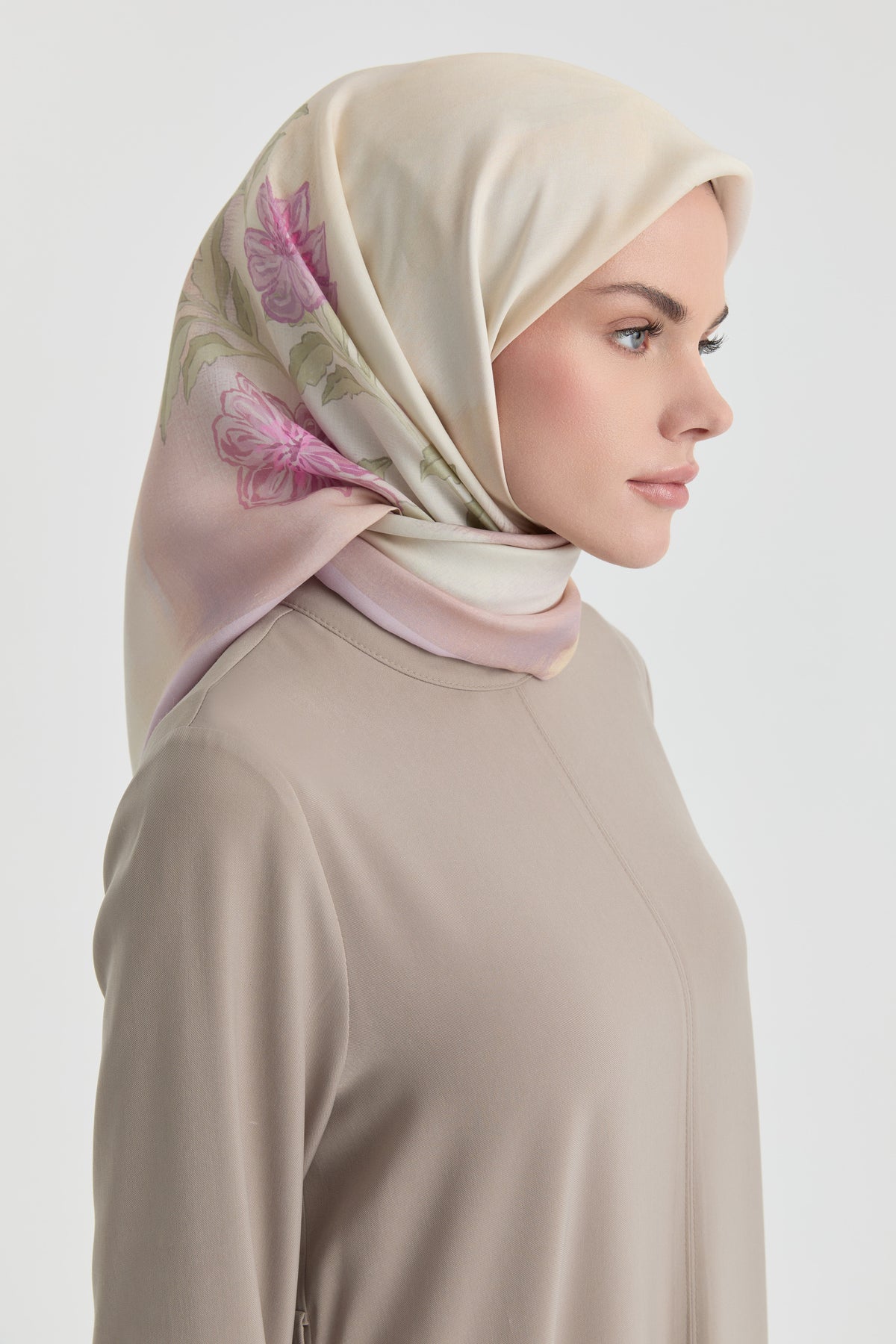 Funda Çiçek Desenli Natural Eşarp - Lila TUGBA